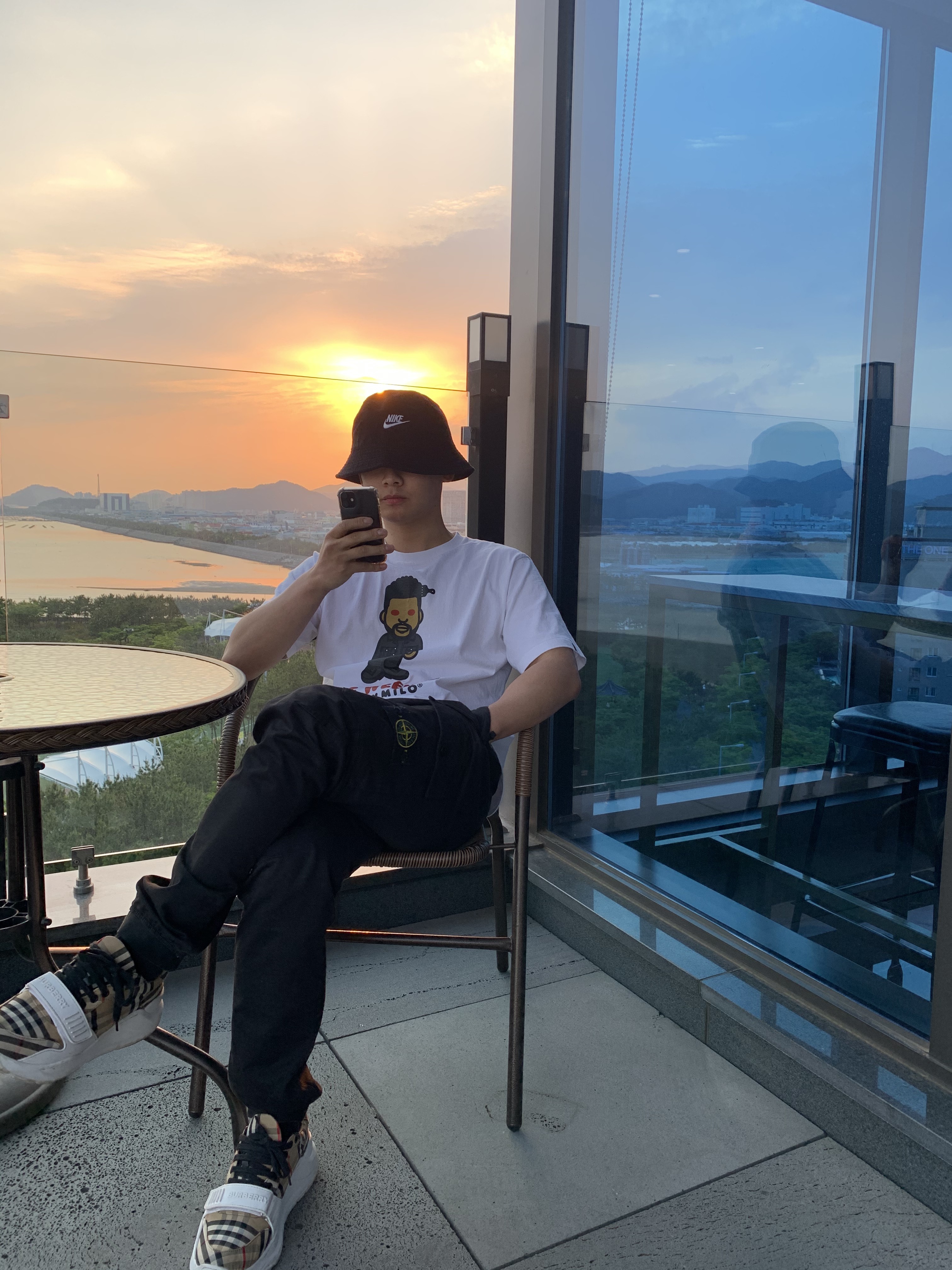 Nike Futura Corduroy Bucket Black, Stone Island 31303 Cargo Pants Black - 21SS 착용 스타일 - 1