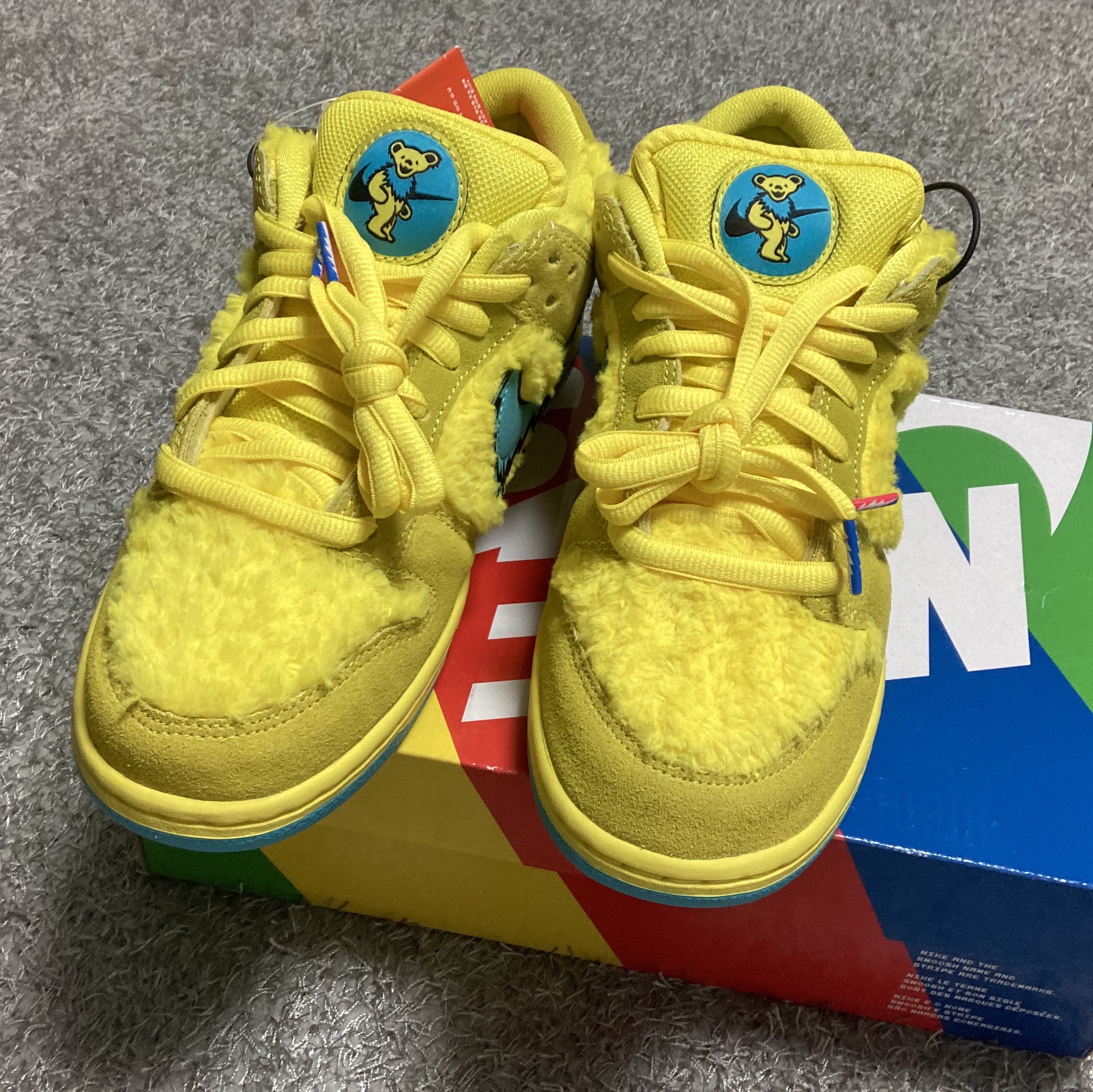 Nike x Grateful Dead SB Dunk Low Yellow Bear 착용 스타일