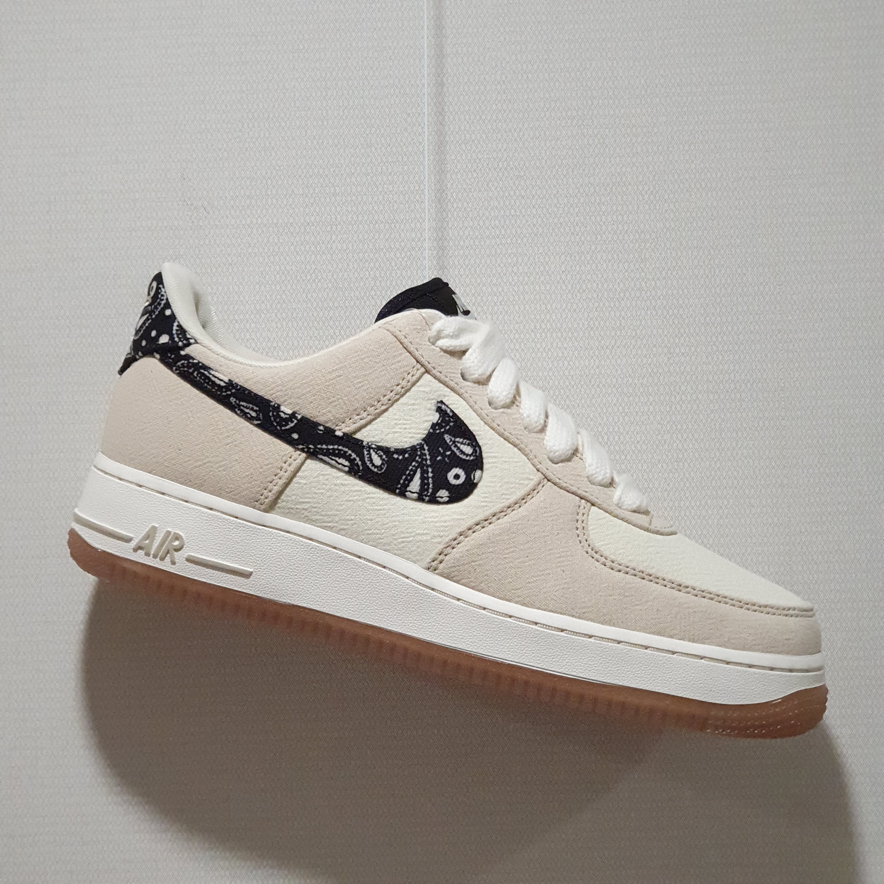 Nike Air Force 1 '07 LV8 Paisley Swoosh 착용 스타일 - 2