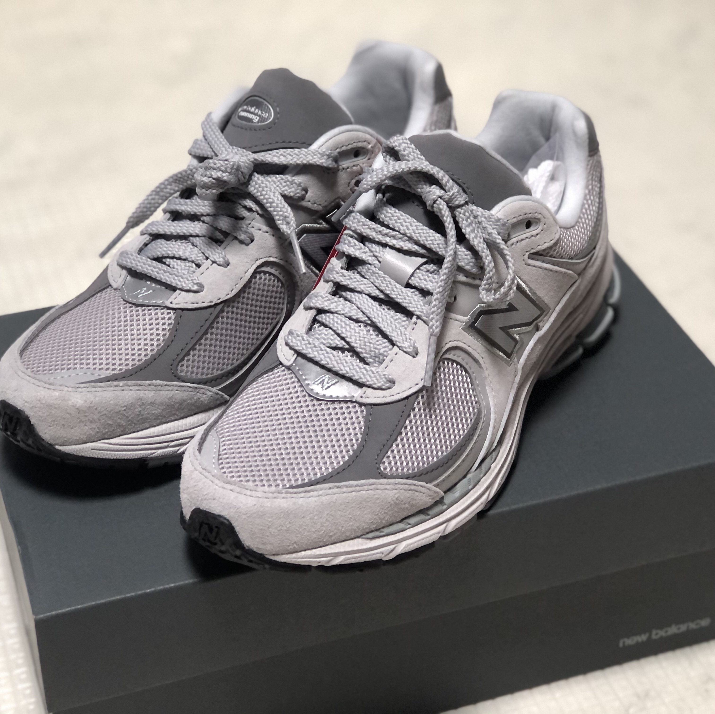 New Balance 2002R T2 Gray 착용 스타일