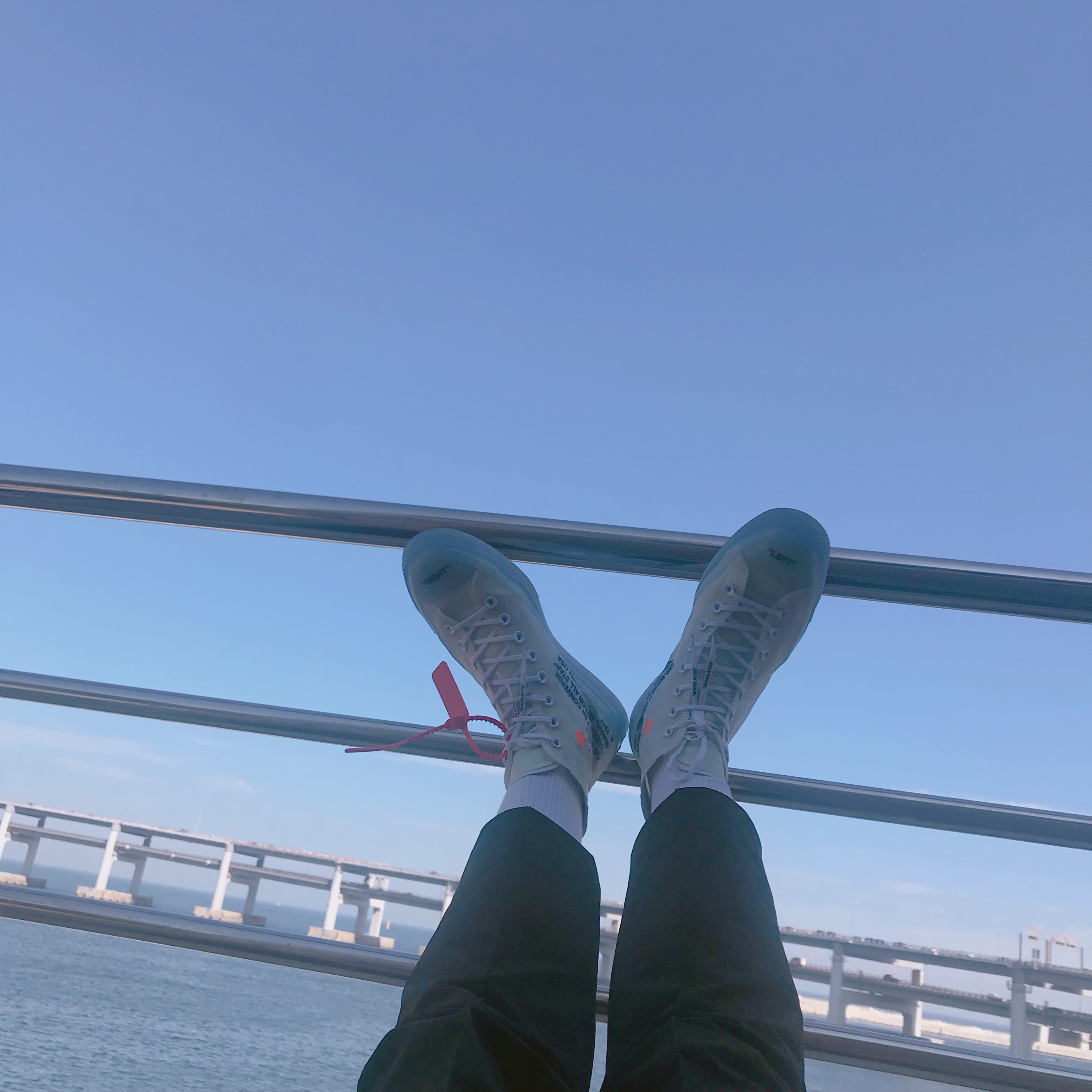Converse x Off-White Chuck 70 High The Ten 착용 스타일 - 3