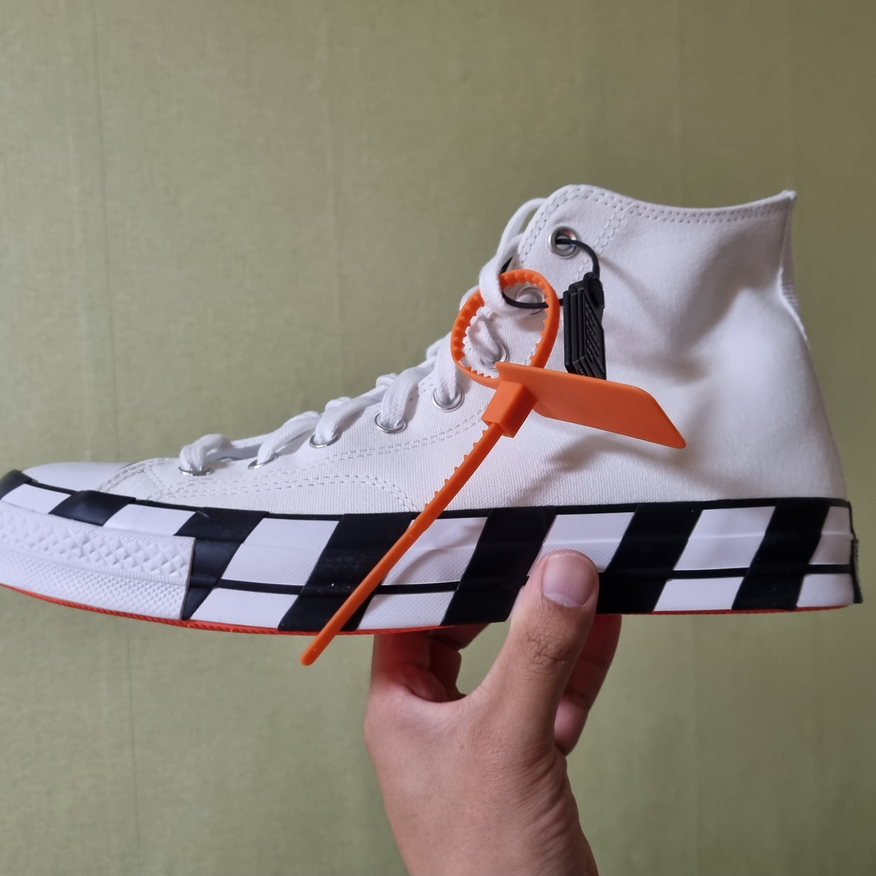Converse x Off-White Chuck 70 High V2 2021 착용 스타일 - 1