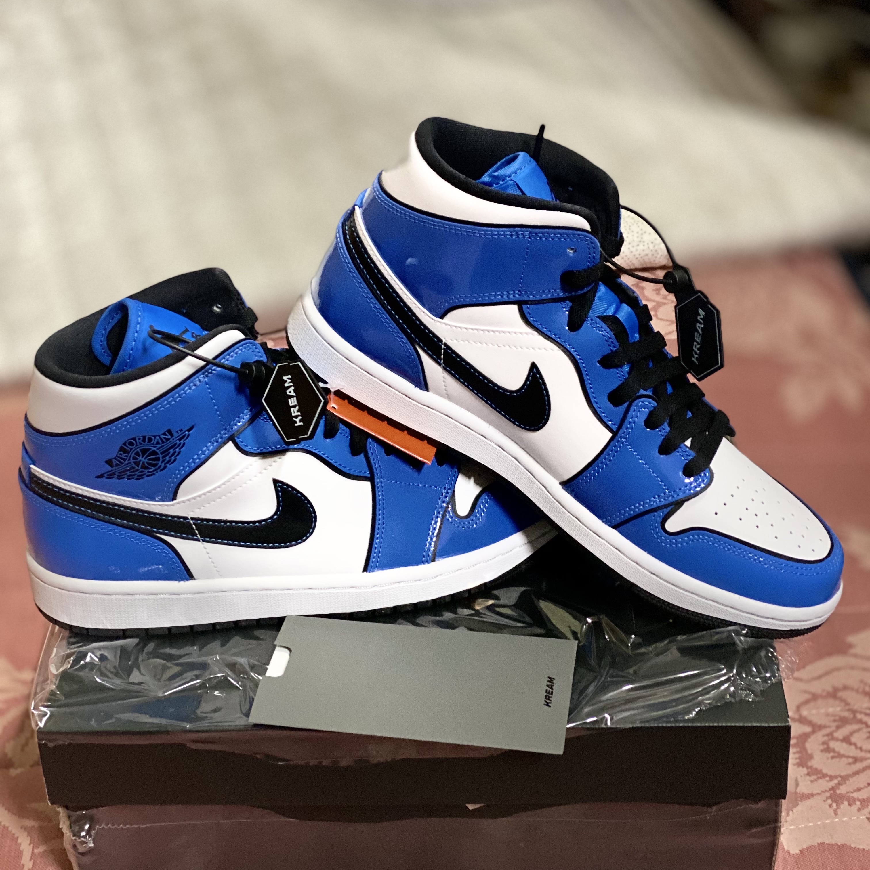Jordan 1 Mid SE Signal Blue 착용 스타일 - 2