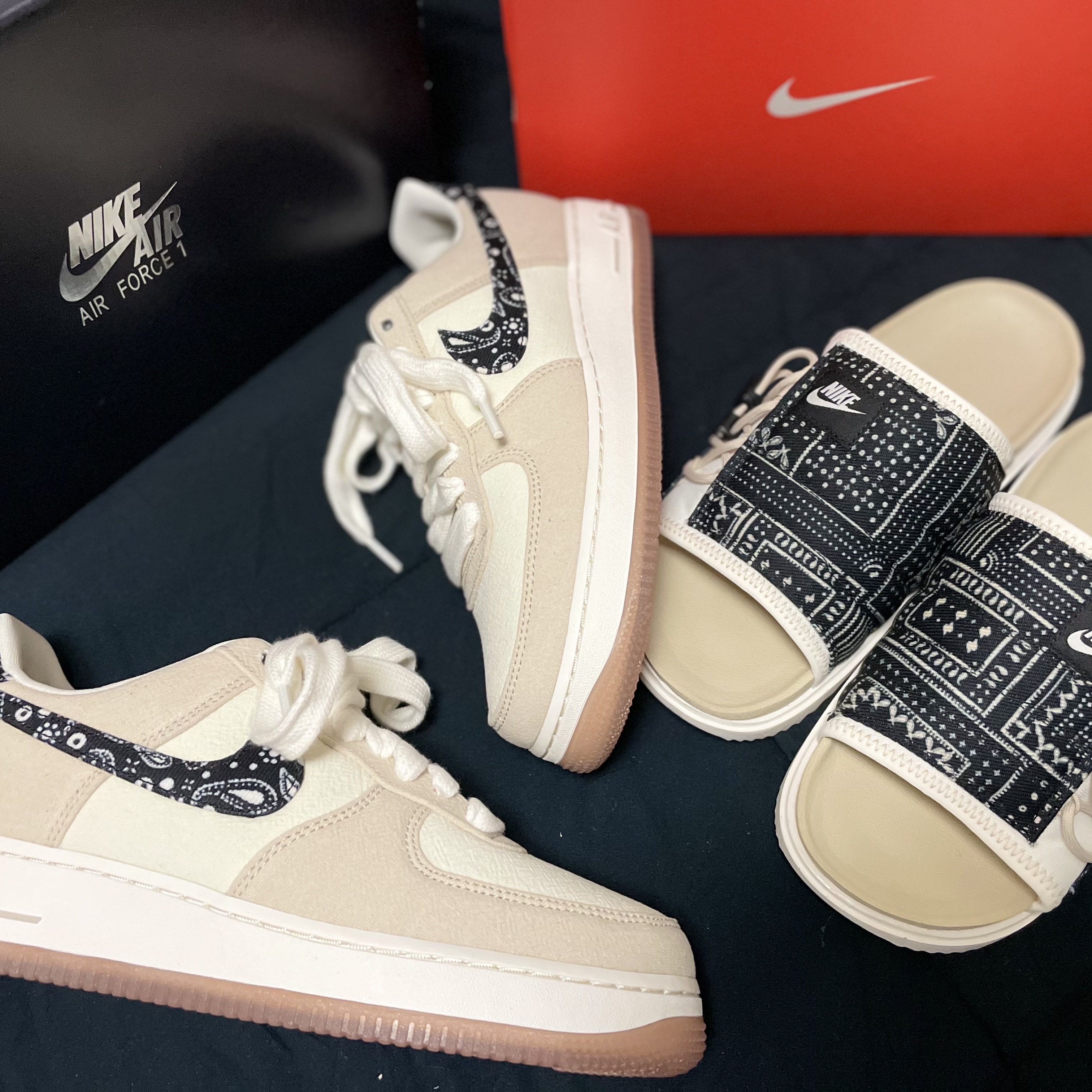 Nike Air Force 1 '07 LV8 Paisley Swoosh, Nike Asuna Slide Pale Ivory Rattan 착용 스타일