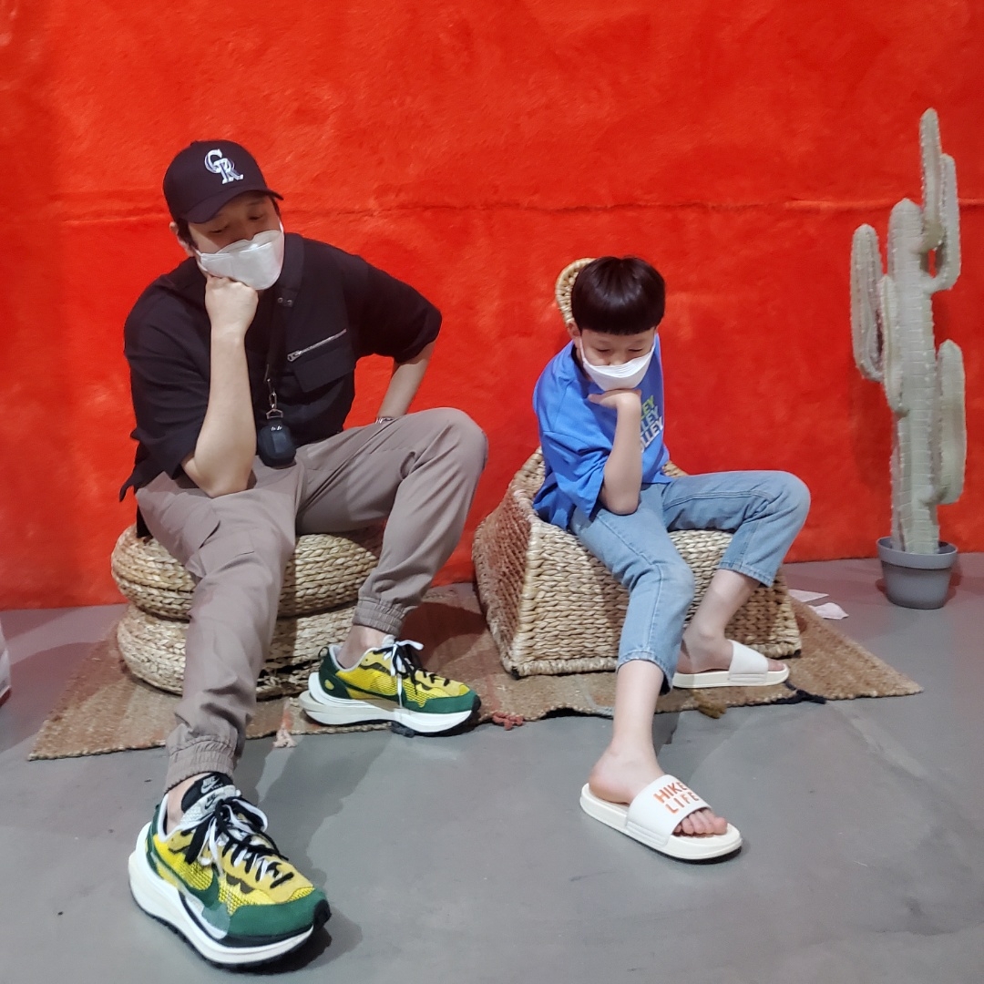 Nike x Sacai VaporWaffle Tour Yellow & Gorge Green Sail 착용 스타일 - 2