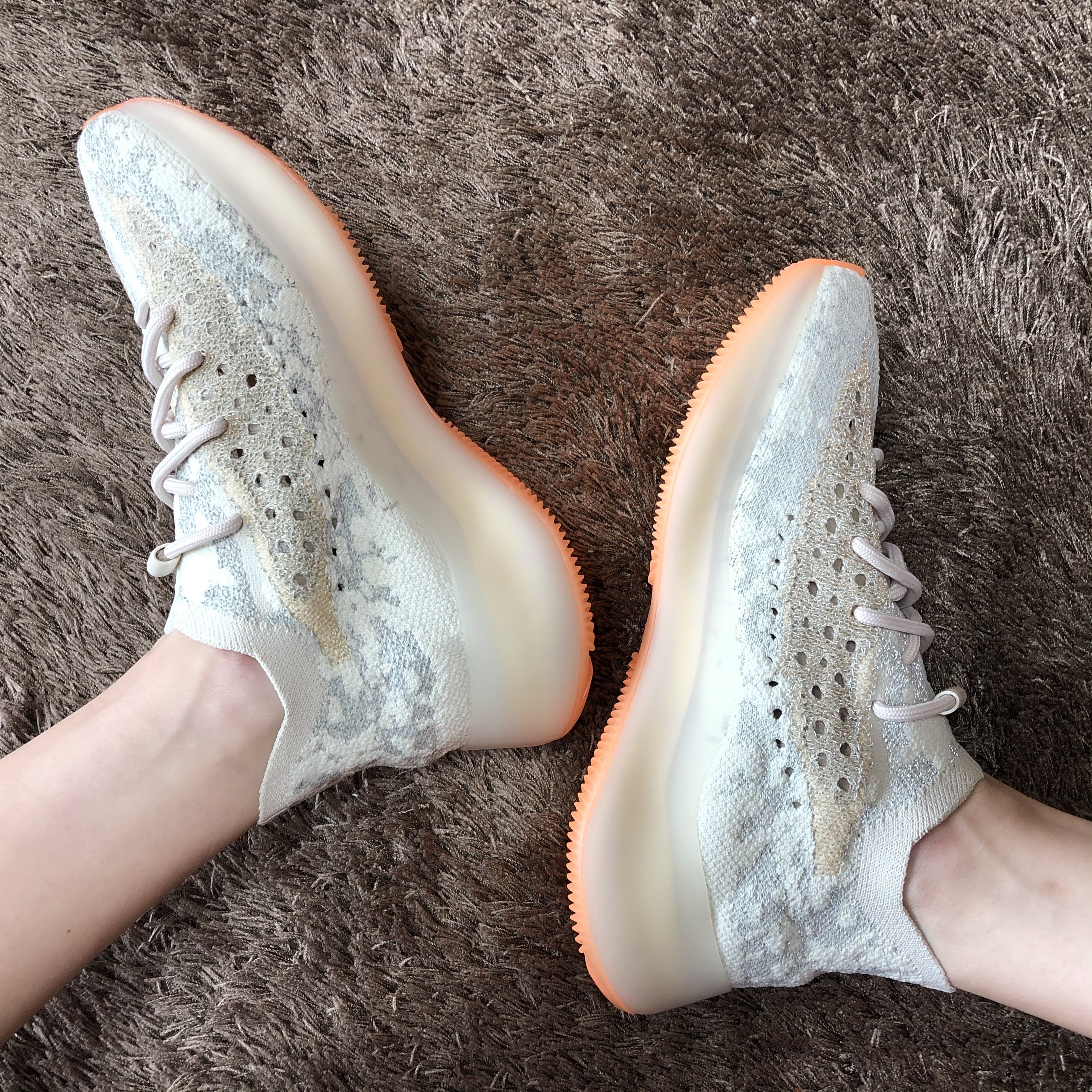 Adidas Yeezy Boost 380 Yecoraite - Reflective 착용 스타일 - 1