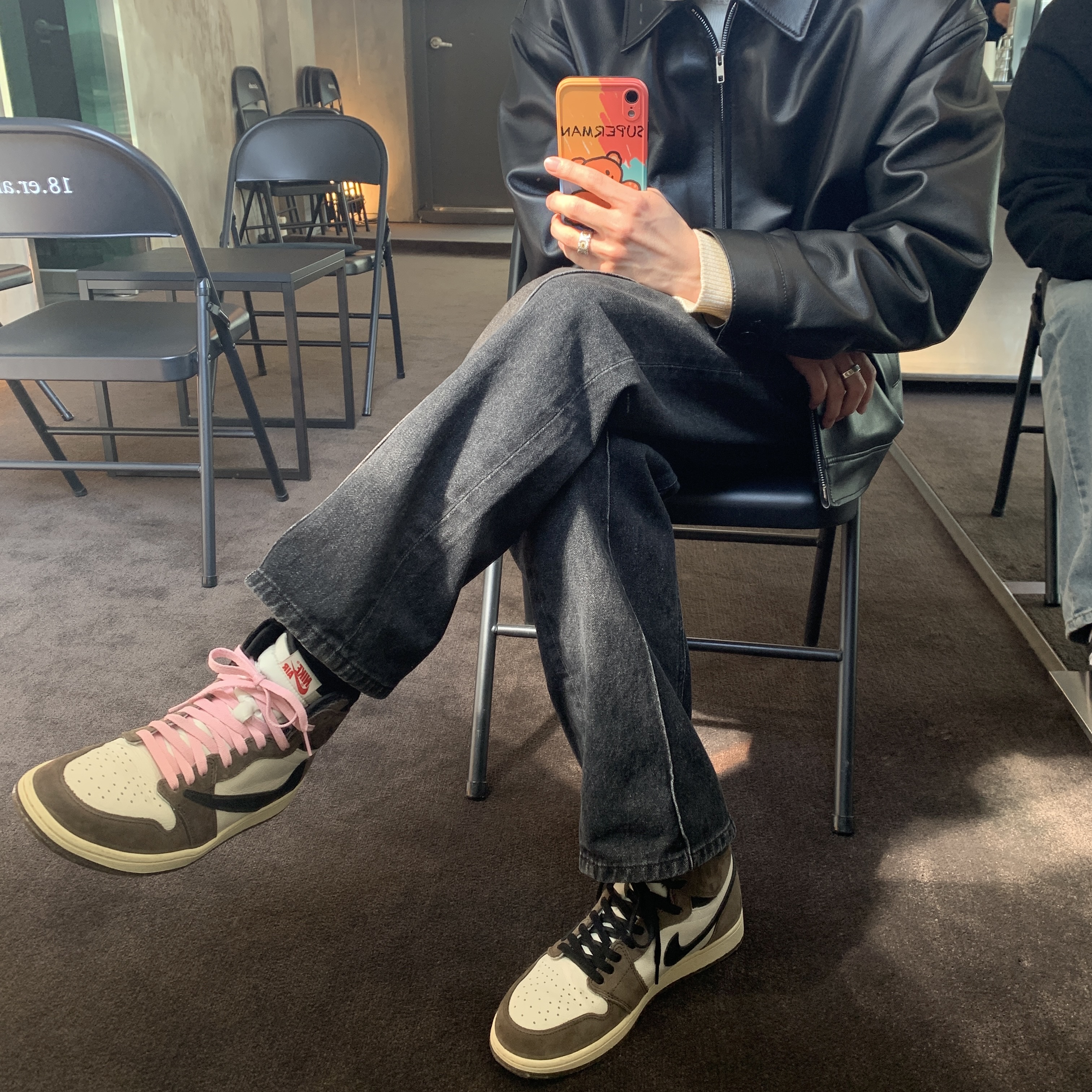 Jordan 1 x Travis Scott Retro High OG SP Mocha 착용 스타일