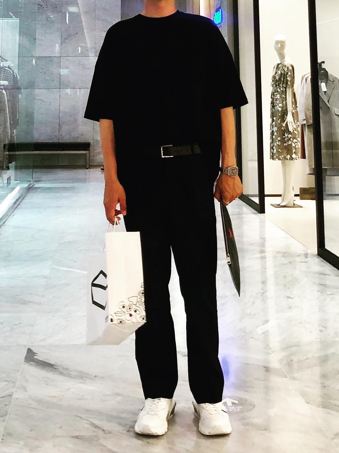 Valentino Bounce Calfskin Sneakers White Black 착용 스타일
