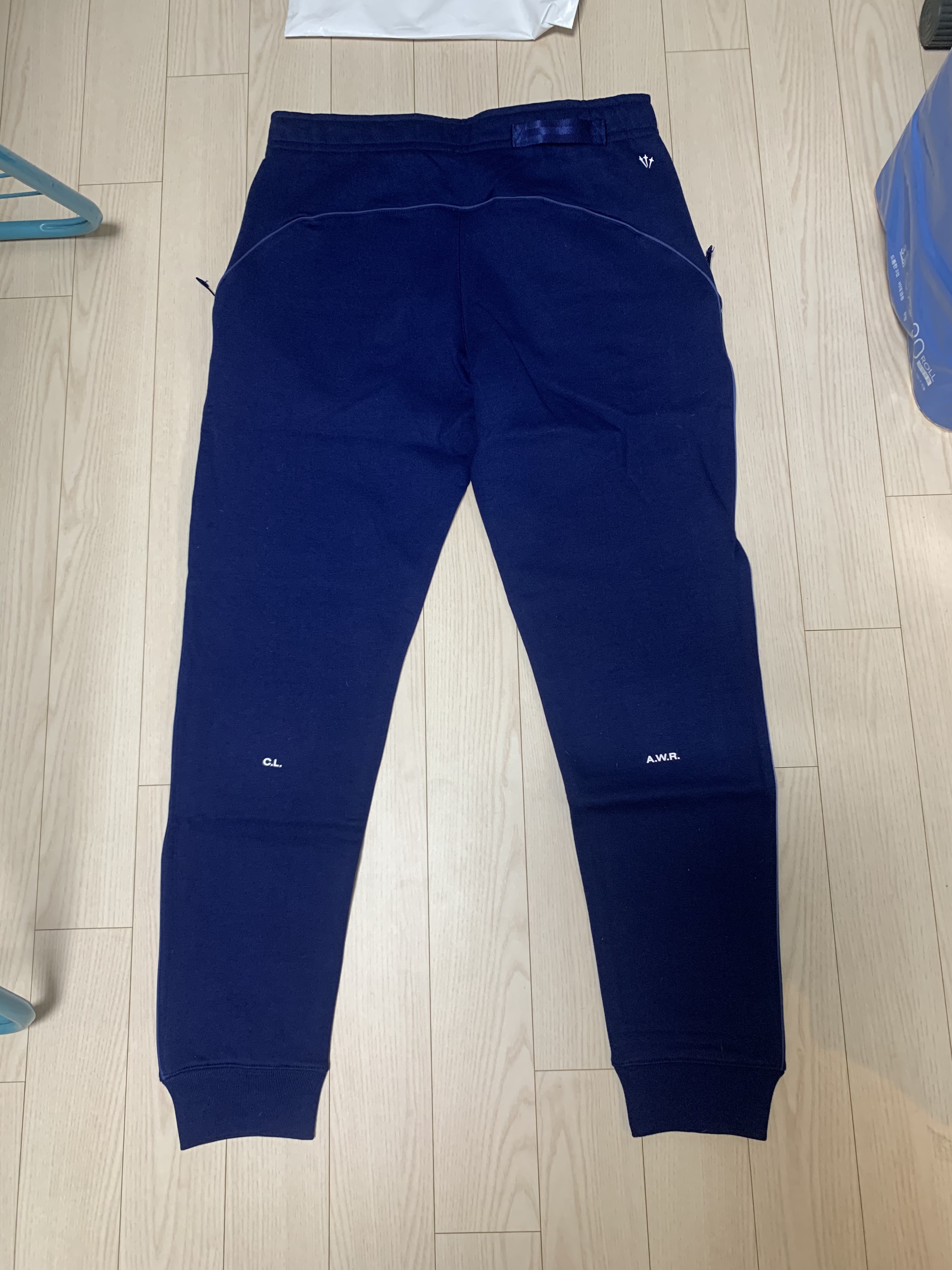 Nike x Drake Nocta Cardinal Stock Essential Fleece Pants Navy - US/EU 착용 스타일 - 3