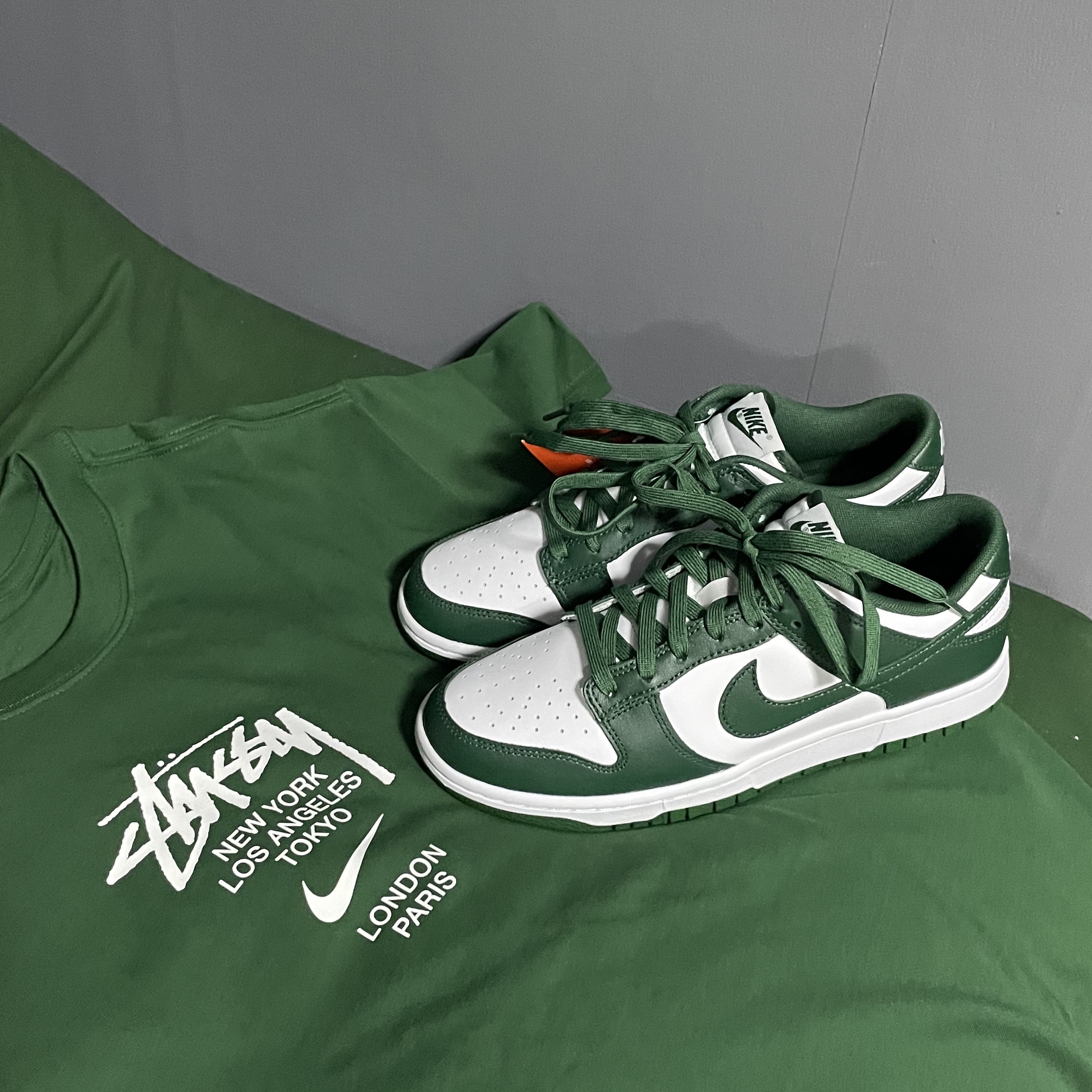 Nike x Stussy WT T-Shirt Green - Asia, Nike Dunk Low Retro Varsity Green 착용 스타일