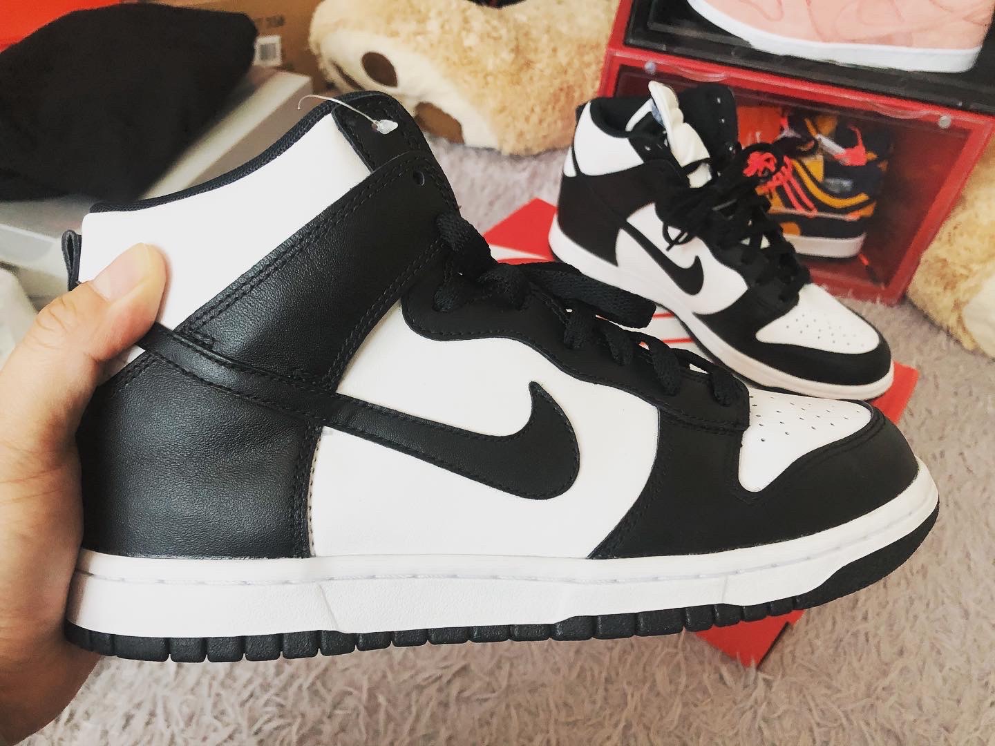 Nike Dunk High Retro Black and White, Nike x Off-White Dunk Low University Gold Midnight Navy 착용 스타일 - 2