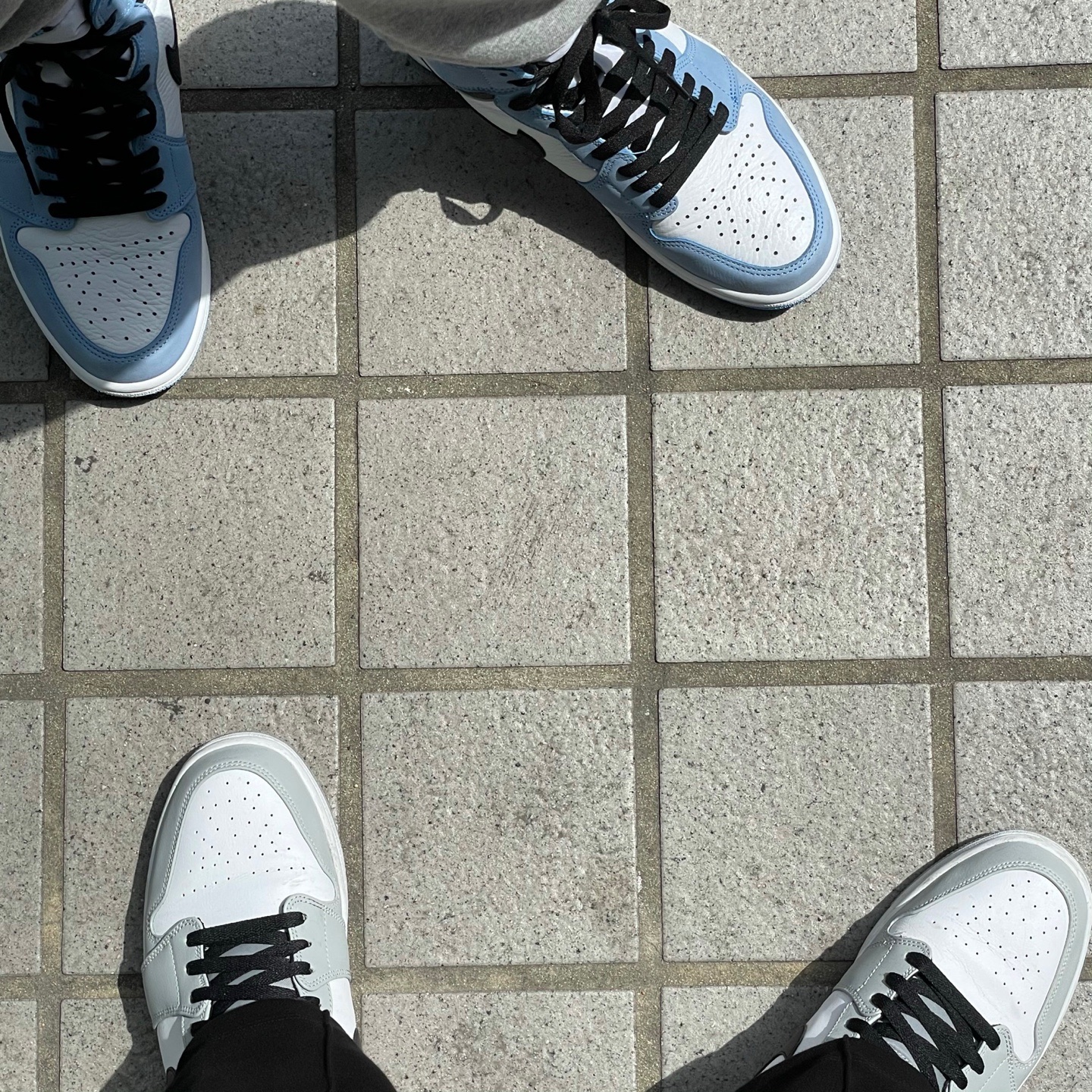 Jordan 1 Mid Light Smoke Grey, Jordan 1 Retro High OG University Blue 착용 스타일