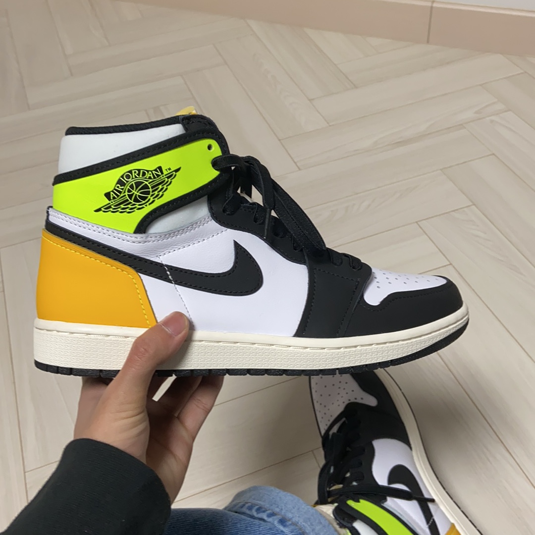Jordan 1 Retro High OG Volt Gold, Jordan 1 x Fragment Retro High OG 착용 스타일 - 3