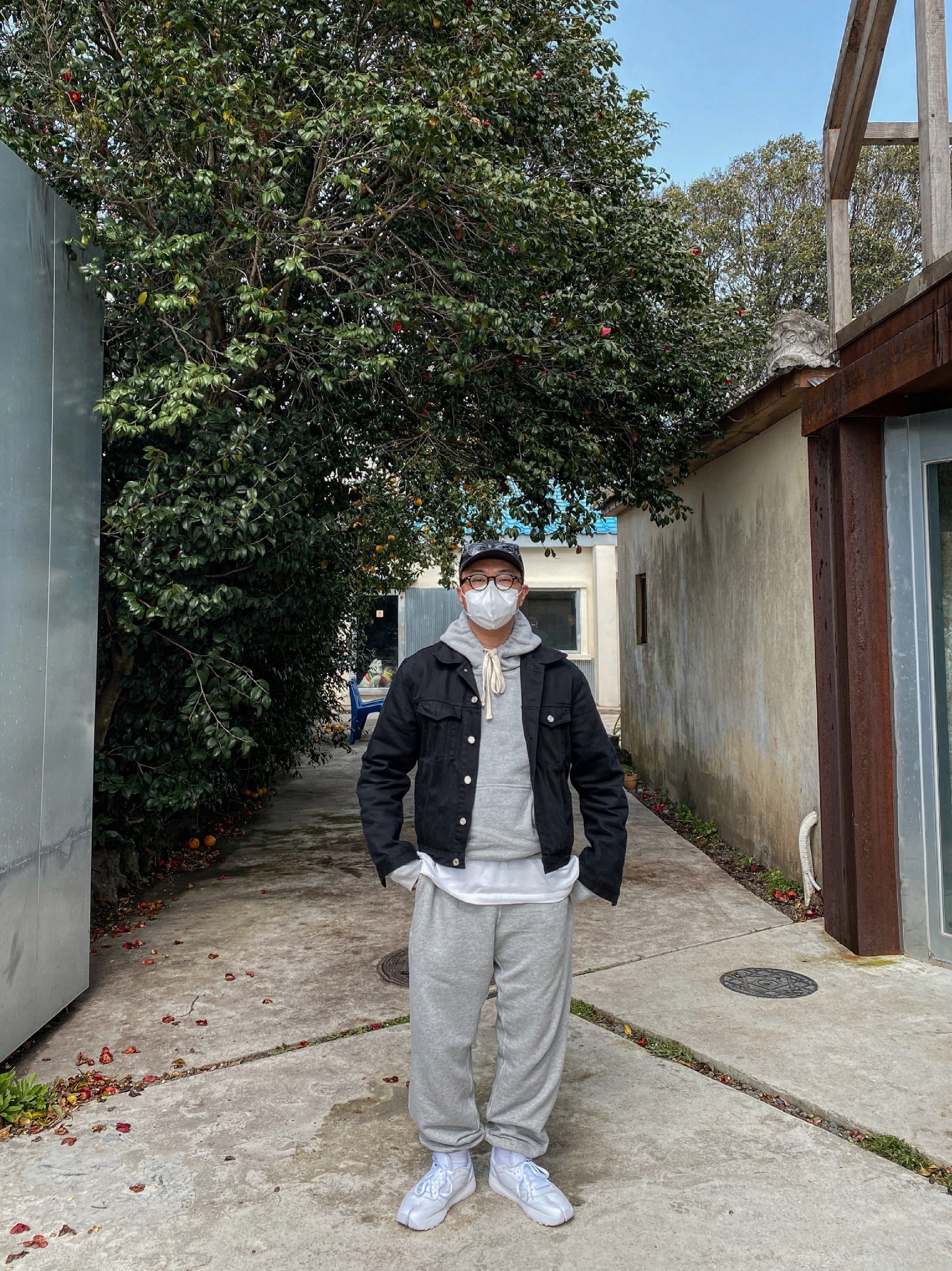Reebok x Maison Margiela Classic Leather Tabi Shoes White 착용 스타일