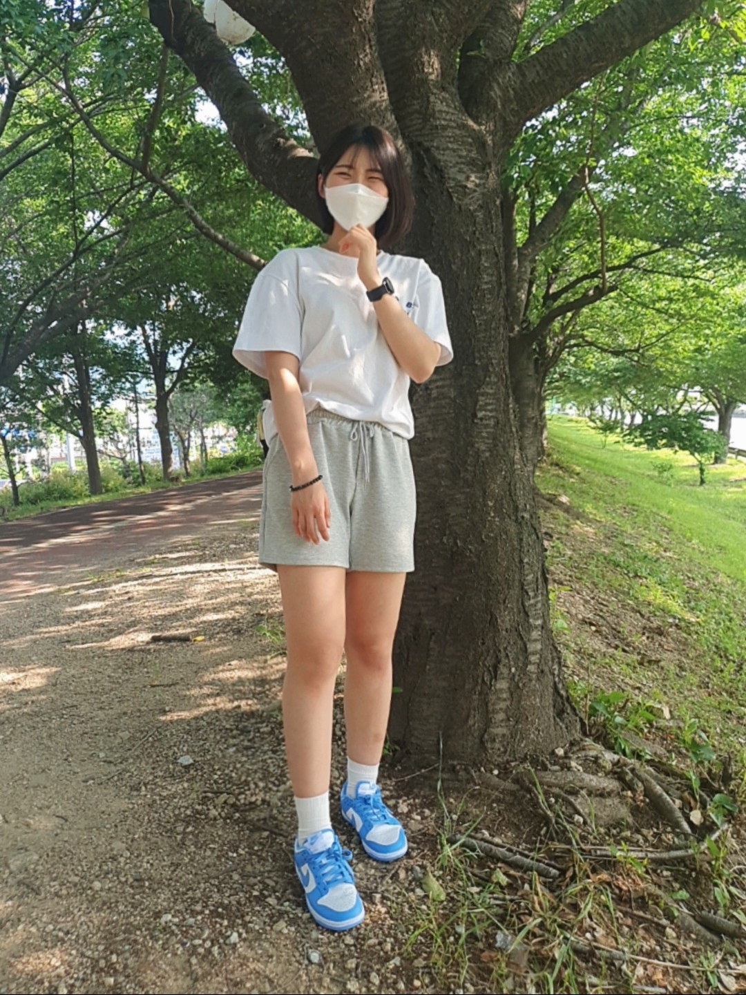 IAB Studio T-Shirt White, Nike Dunk Low Retro University Blue 착용 스타일