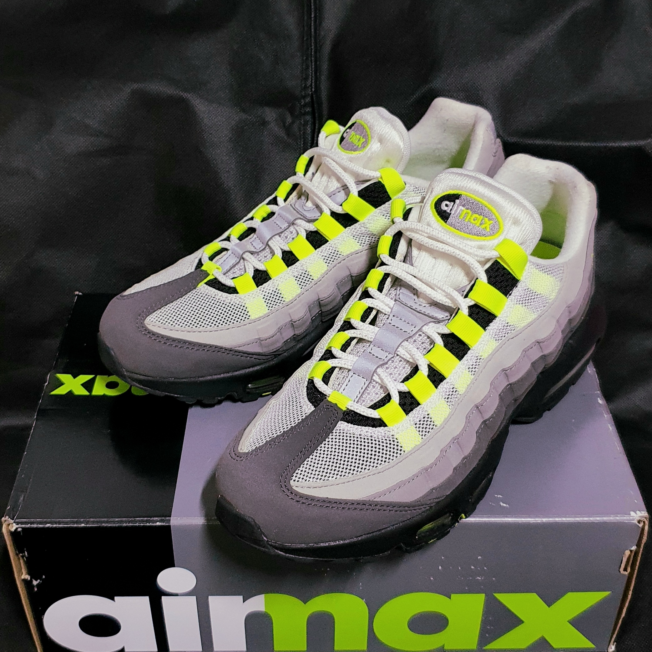 Nike Air Max 95 OG Neon Yellow 2020 착용 스타일 - 2