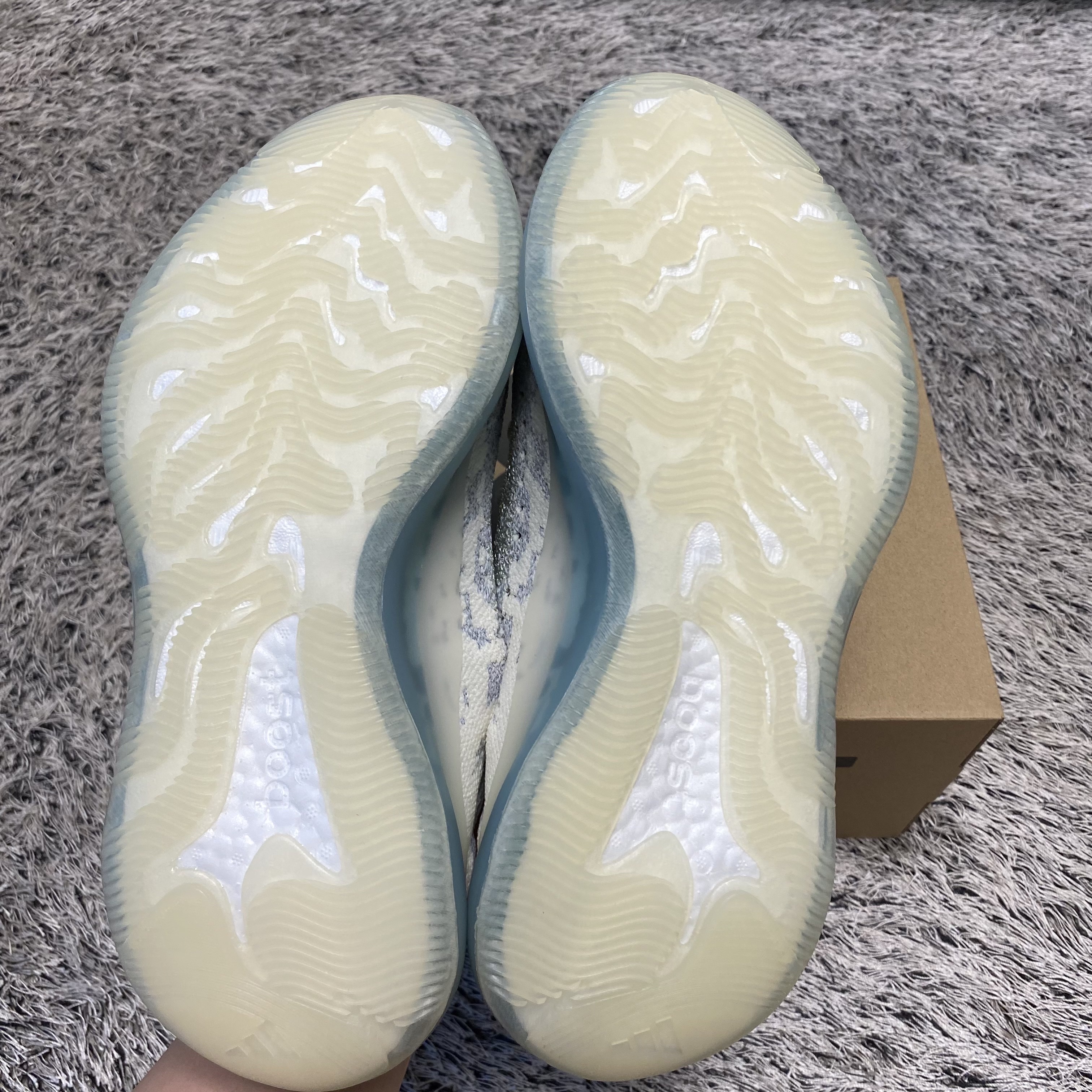 Adidas Yeezy Boost 380 Alien Blue - Reflective 착용 스타일 - 5