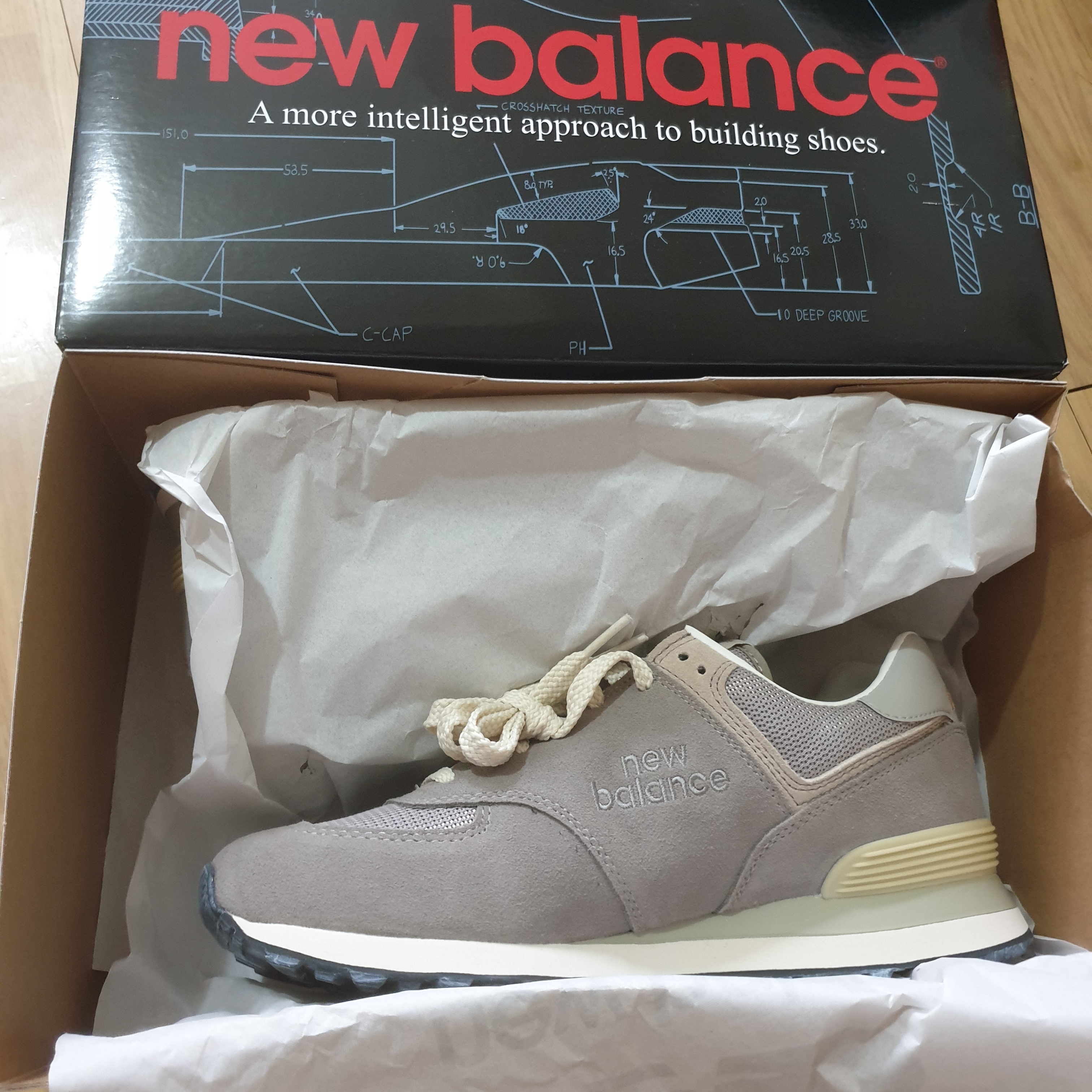 New Balance 574 Grey Day 착용 스타일 - 1