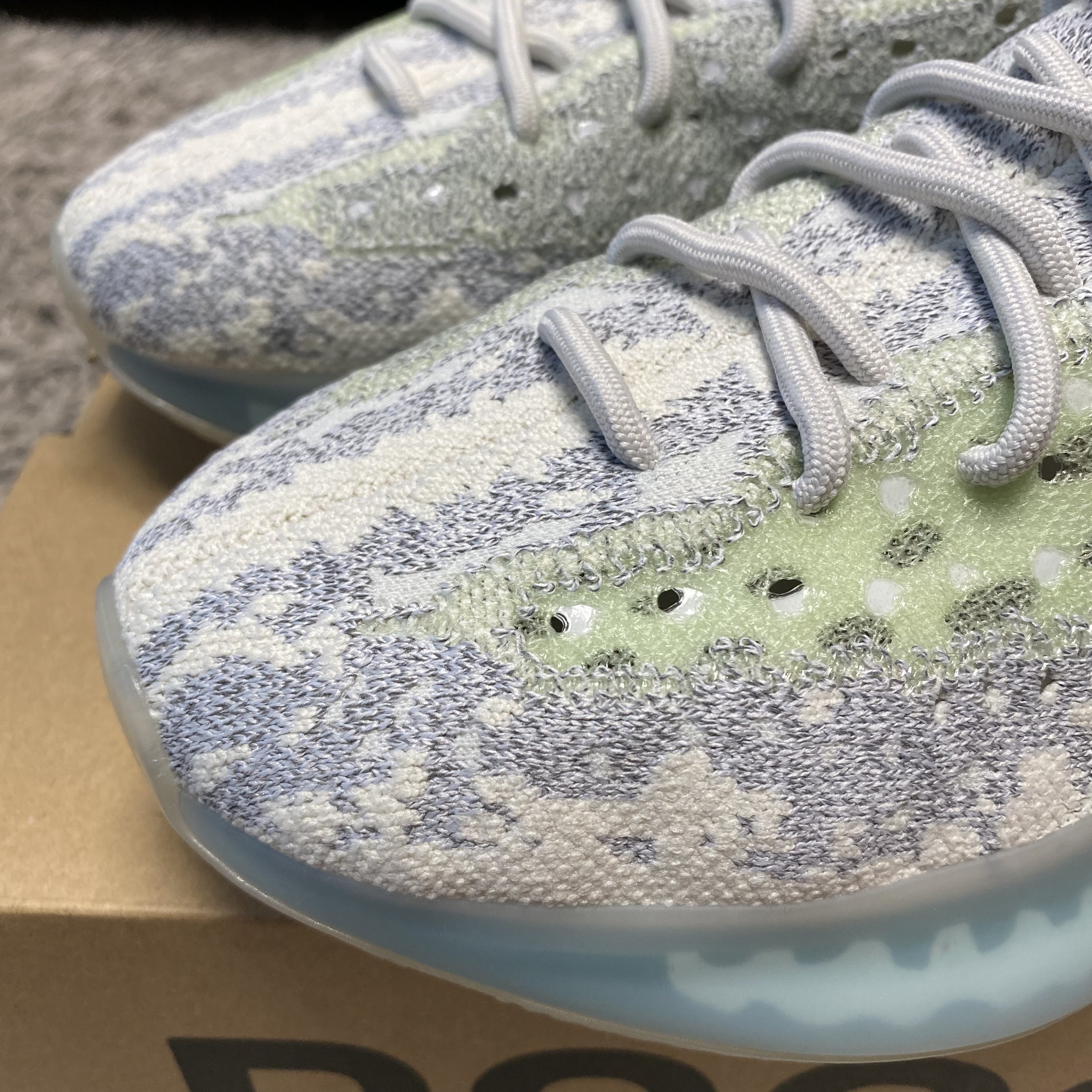 Adidas Yeezy Boost 380 Alien Blue - Reflective 착용 스타일 - 2