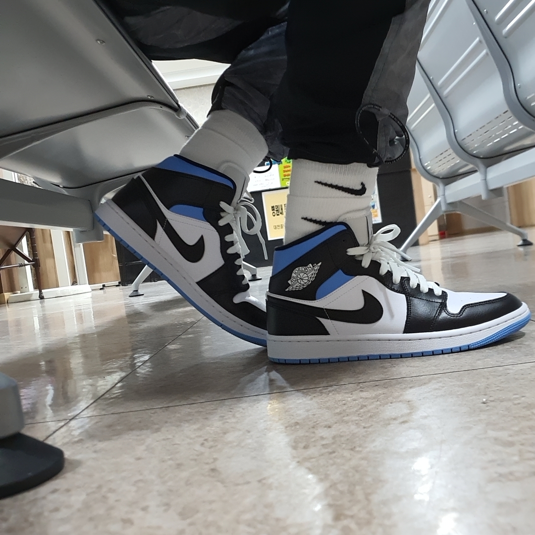 (W) Jordan 1 Mid White Black University Blue, Nike x Matthew M Williams NRG Socks White 착용 스타일