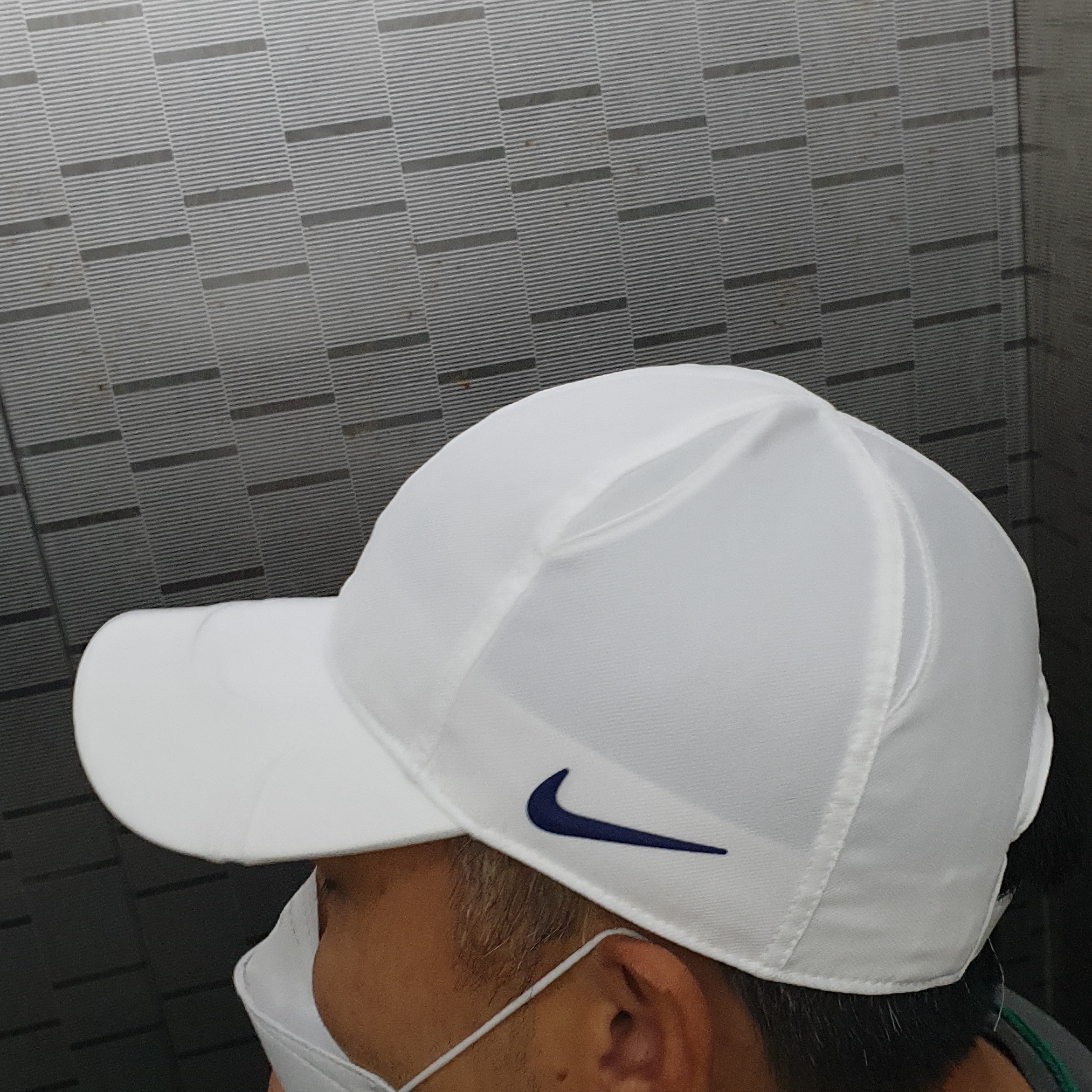 Jordan 1 Retro High OG Hyper Royal, Nike x Drake Nocta Cardinal Stock Essential Cap White 착용 스타일 - 3