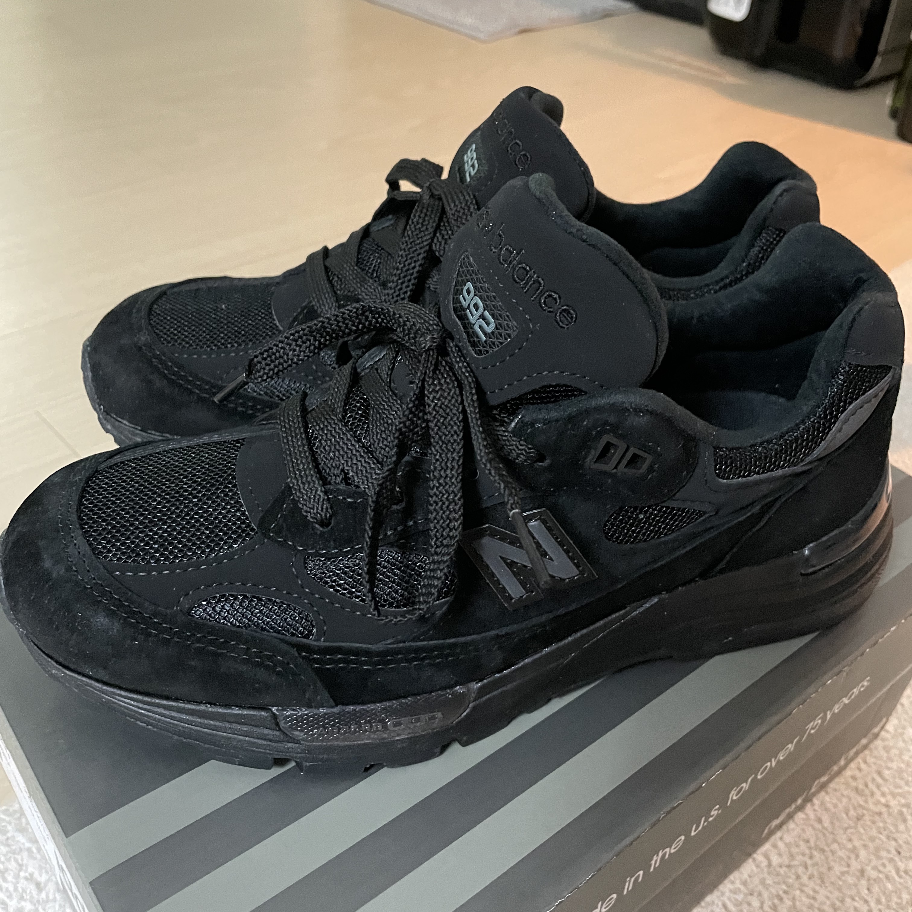 New Balance 992 Made in USA Triple Black 착용 스타일