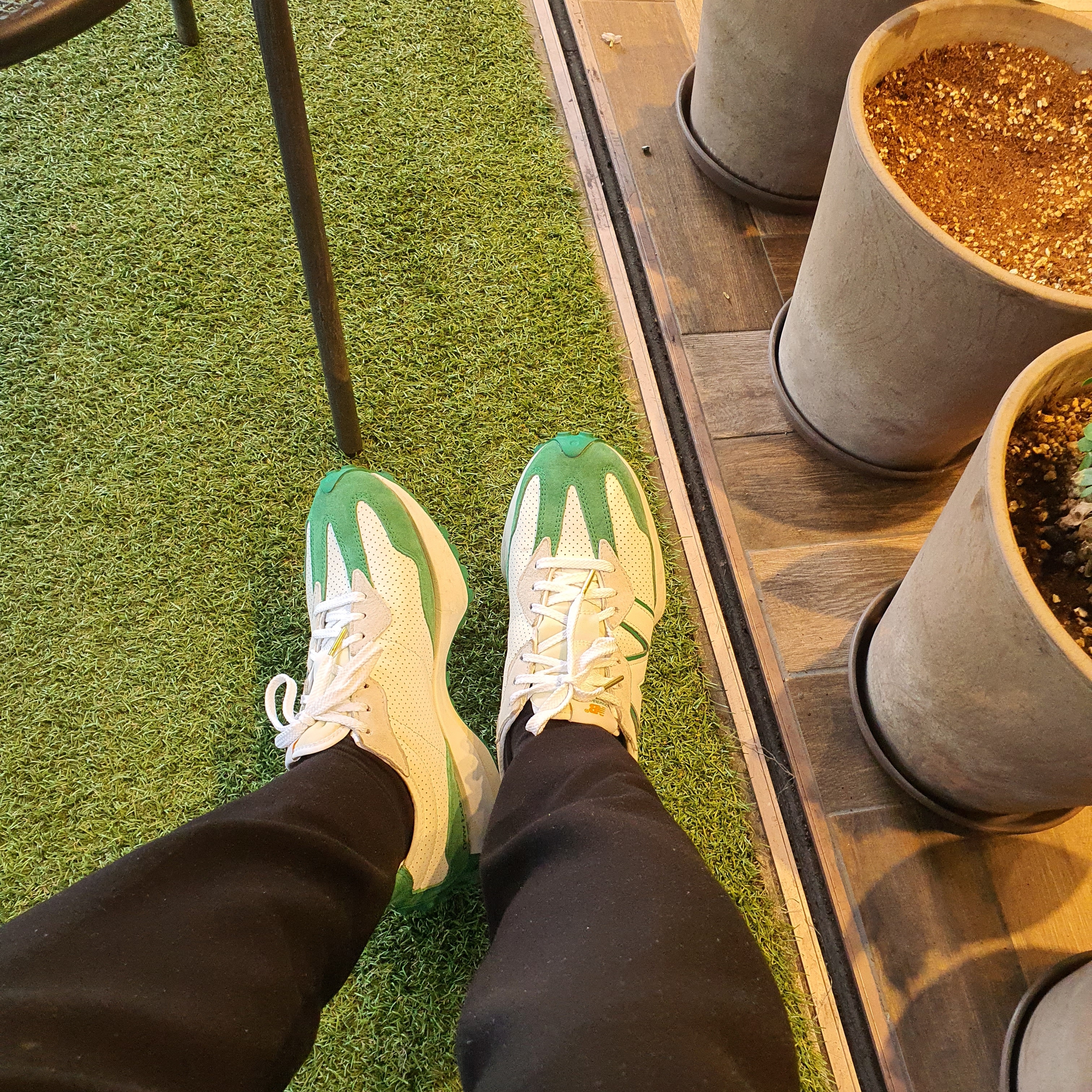 New Balance x Casablanca 327 Idealist Green 착용 스타일