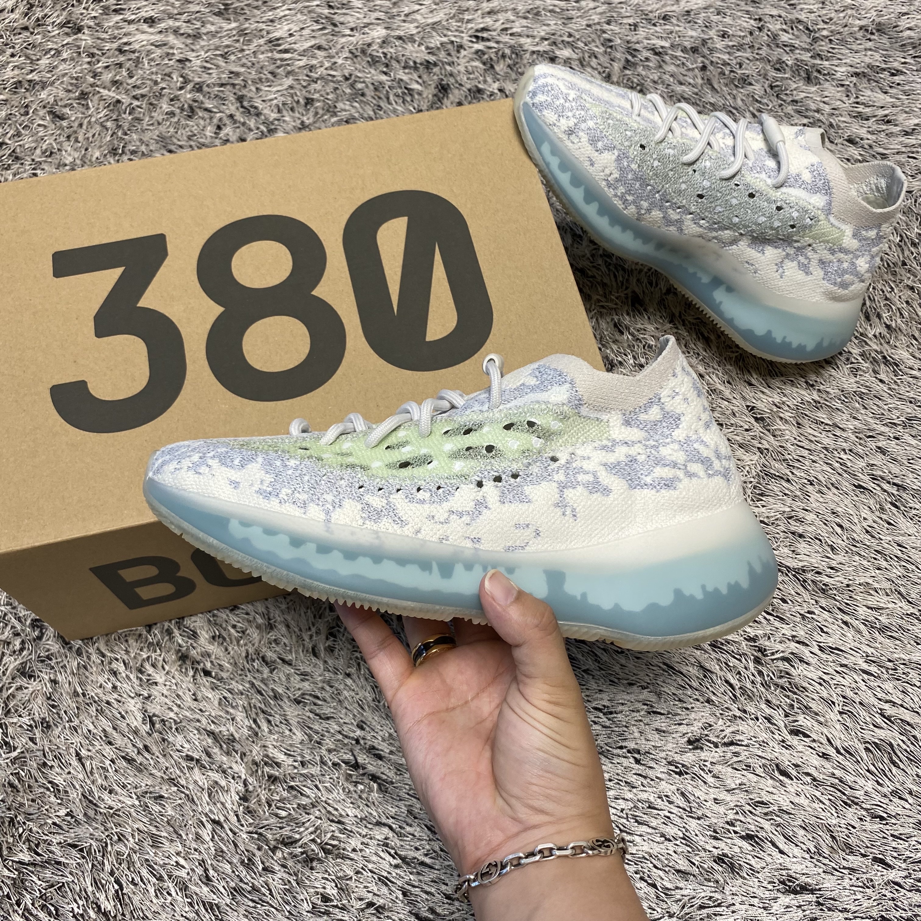 Adidas Yeezy Boost 380 Alien Blue - Reflective 착용 스타일 - 1