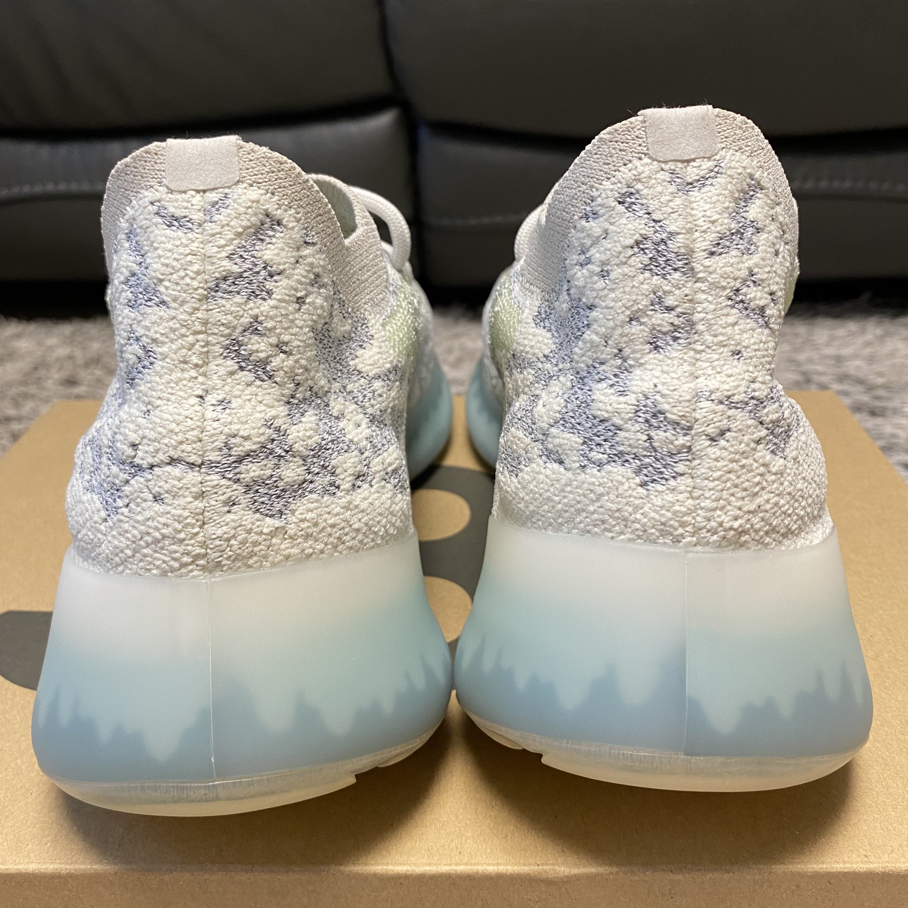 Adidas Yeezy Boost 380 Alien Blue - Reflective 착용 스타일 - 4
