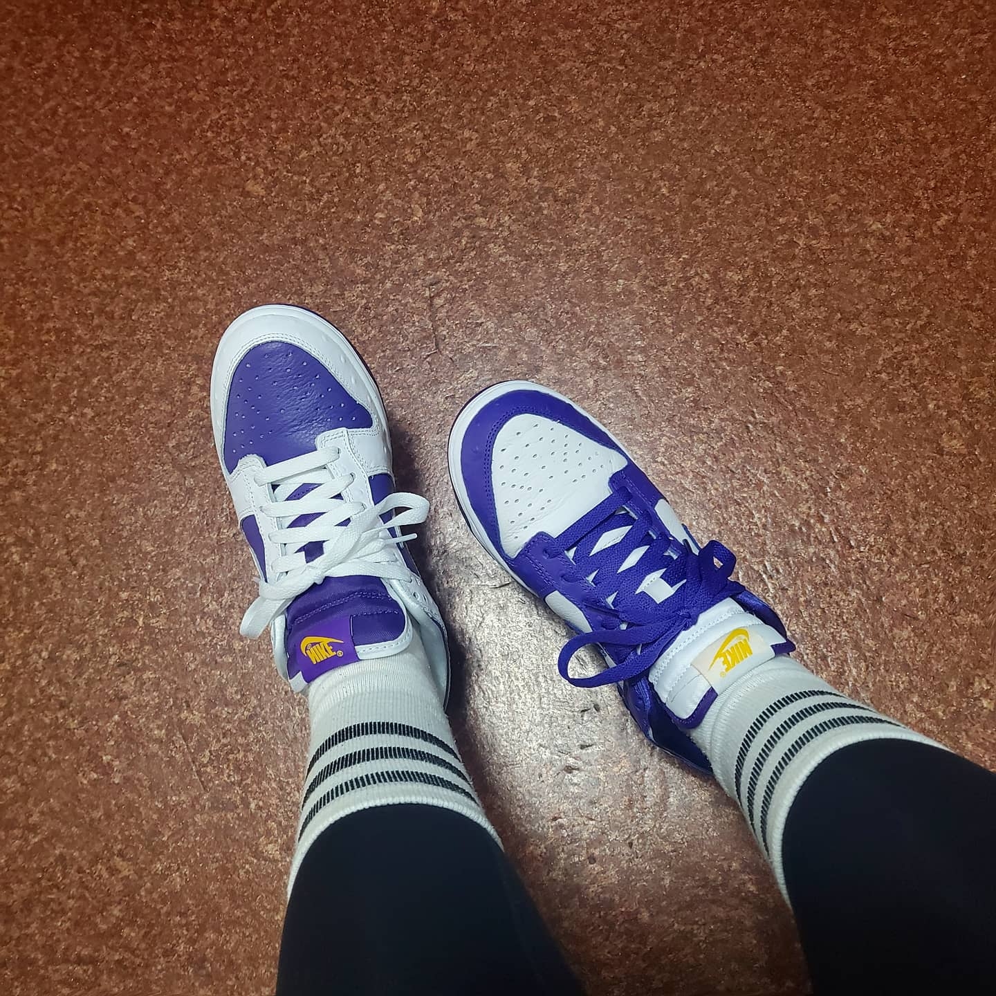 (W) Nike Dunk Low SE Flip, (W) Nike Air Max 2090 Lava Glow 착용 스타일 - 3
