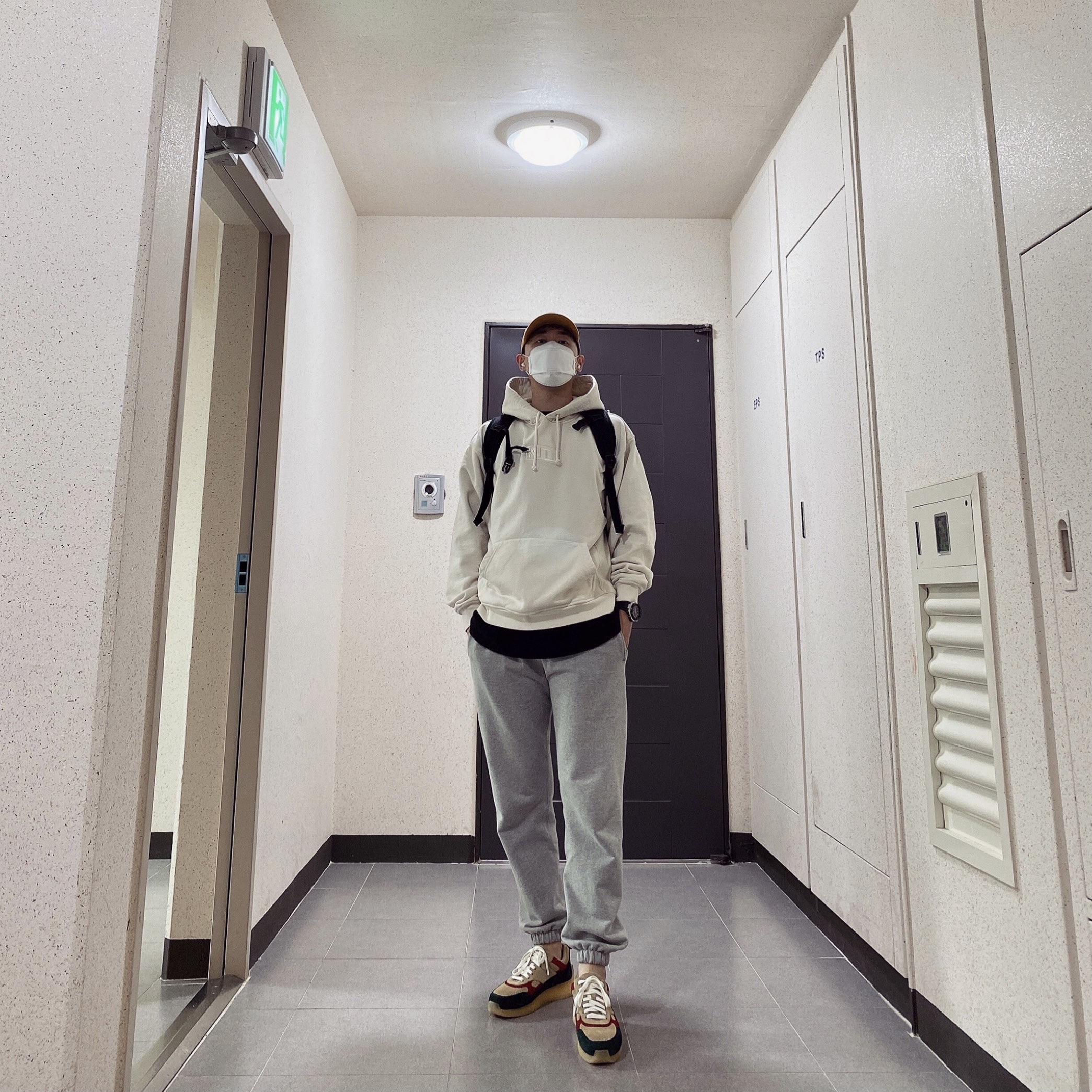 Clarks x Ronnie Fieg Lockhill 8th Street Scarab 착용 스타일