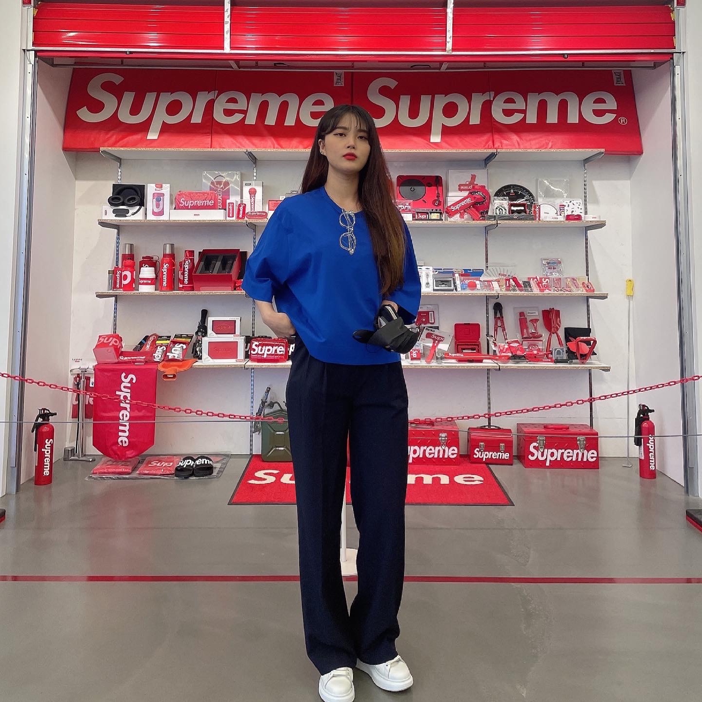(W) Alexander McQueen Oversized Sneakers White Black, Nike x Travis Scott SB Dunk Low 착용 스타일 - 1