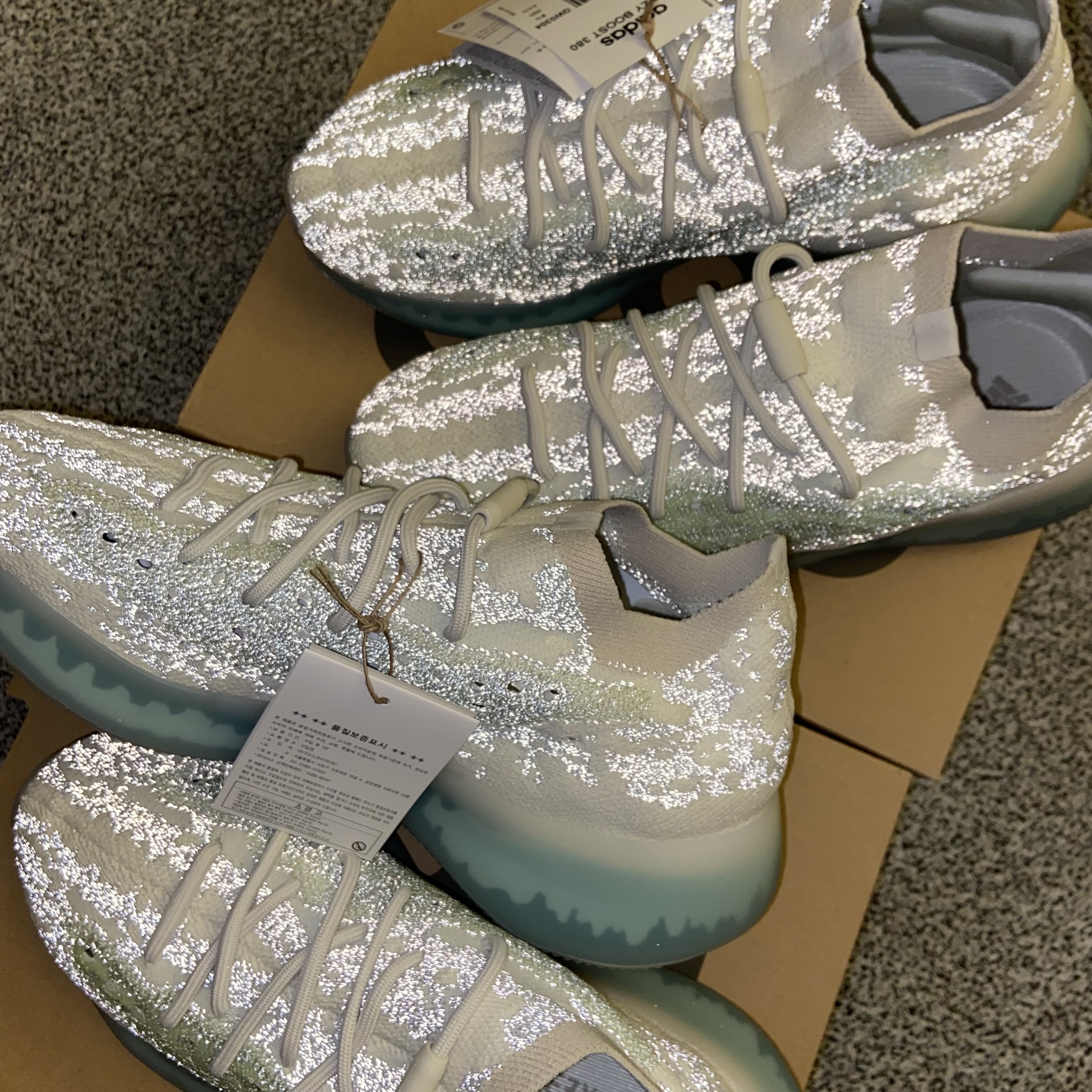 Adidas Yeezy Boost 380 Alien Blue - Reflective 착용 스타일 - 3