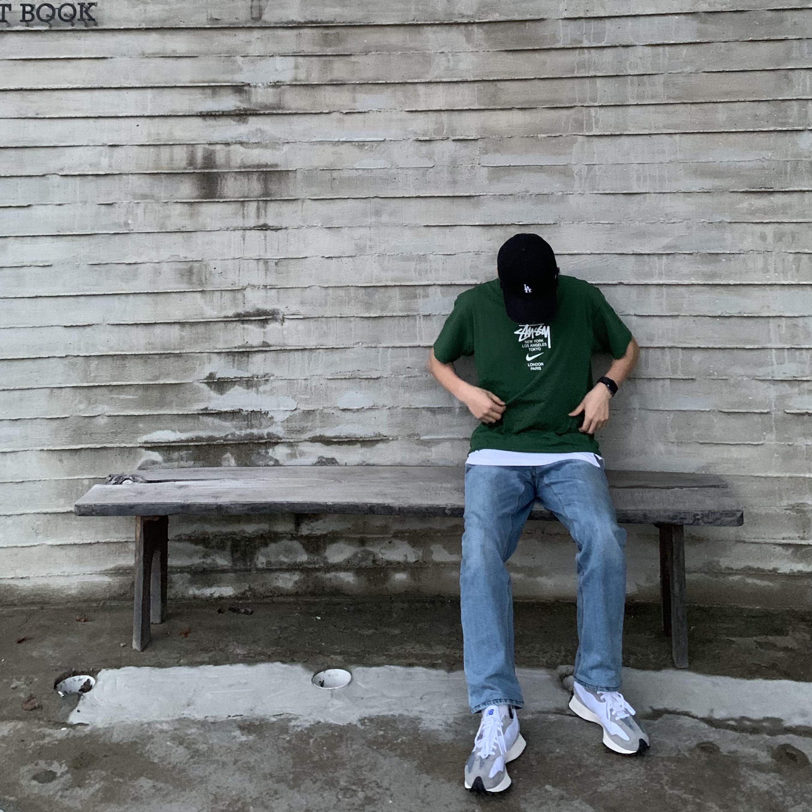 New Balance 327 Grey, Nike x Stussy WT T-Shirt Green - Asia 착용 스타일