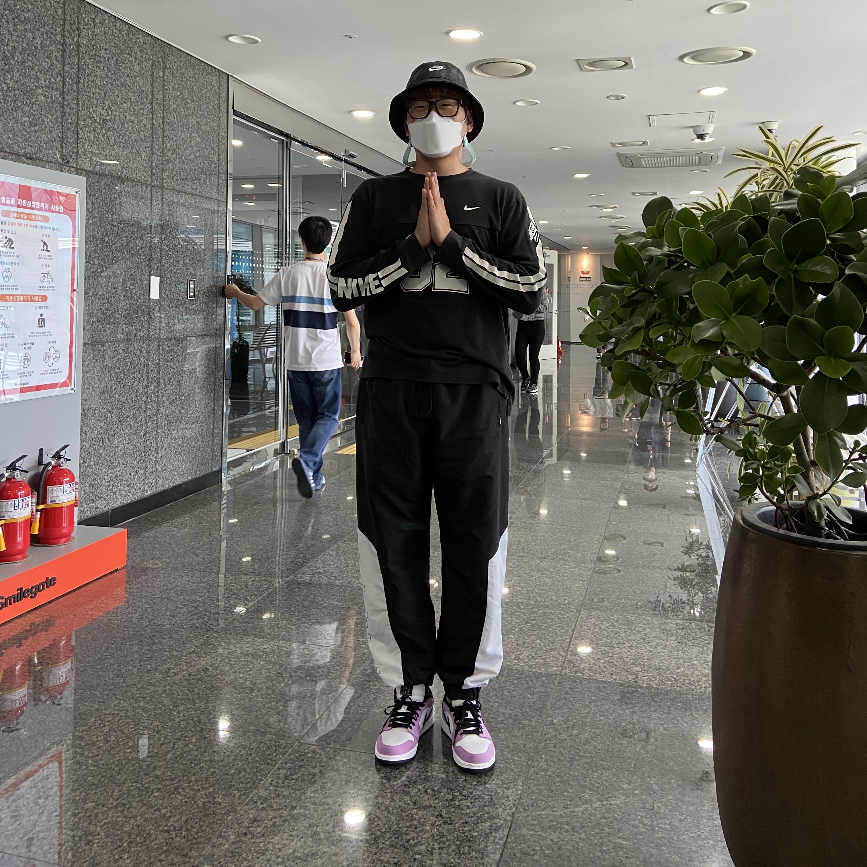 Jordan 1 Low SE Violet Shock 착용 스타일