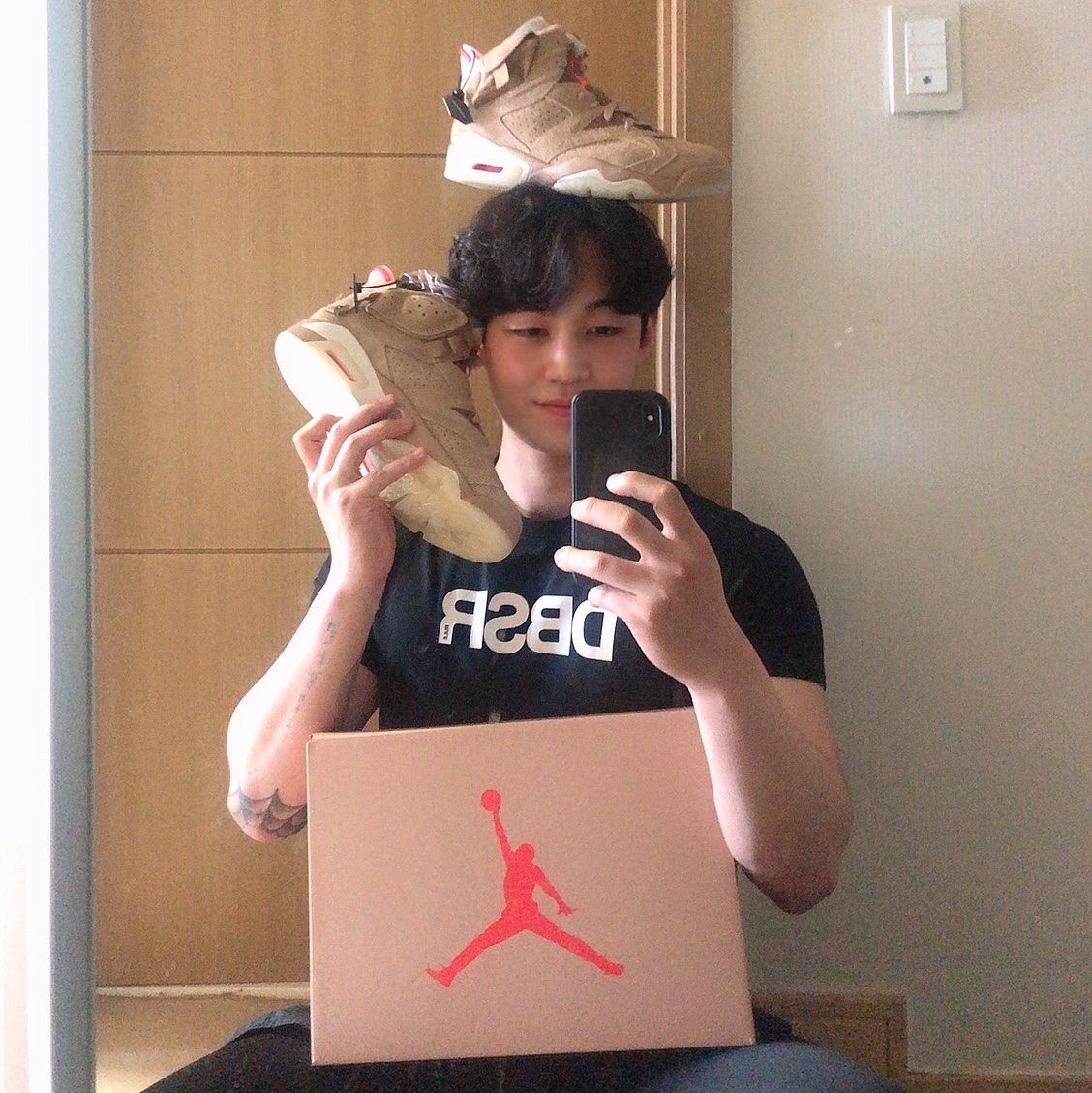 Jordan 6 x Travis Scott Retro SP British Khaki 착용 스타일