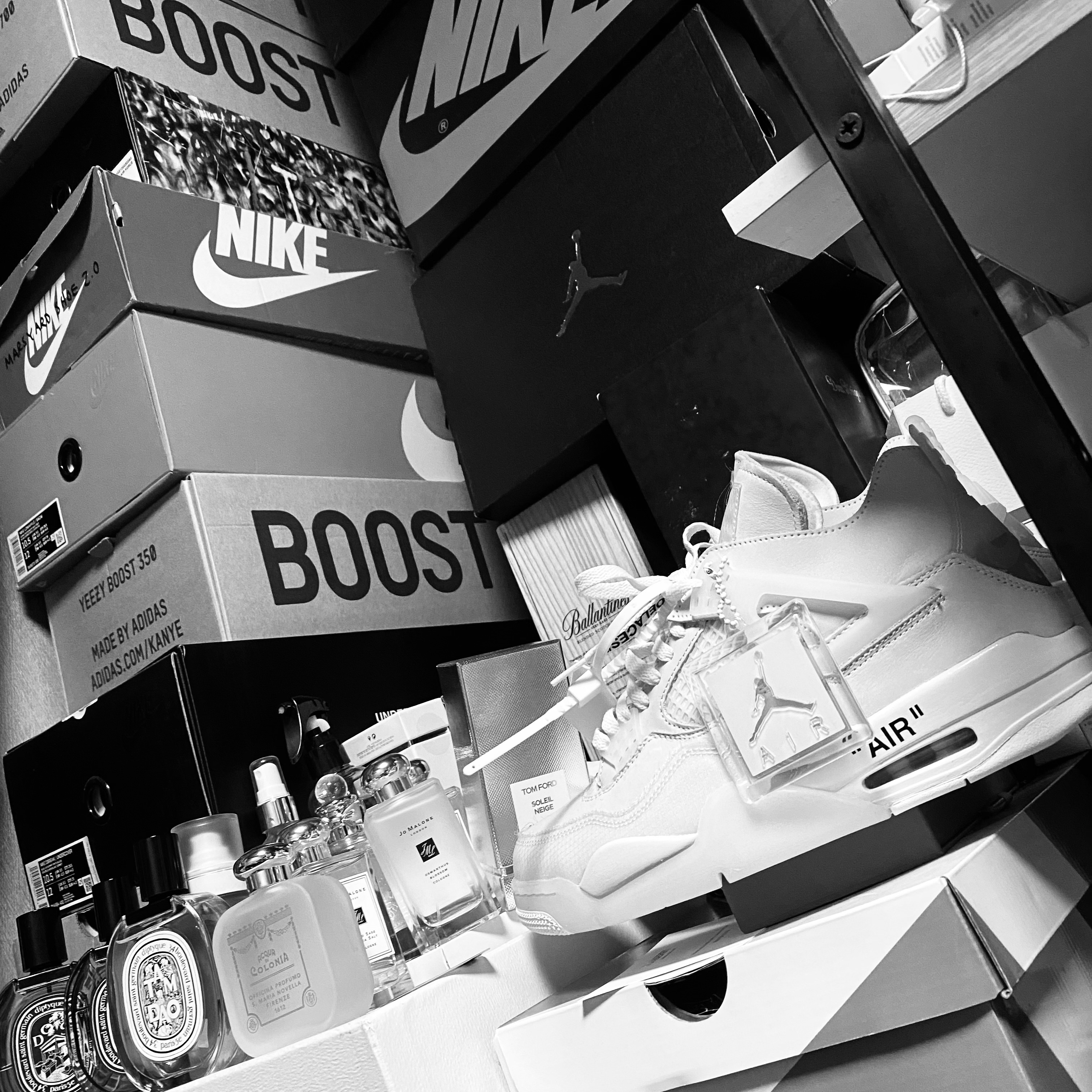 Nike x Tom Sachs Mars Yard Shoe 2.0 Space Camp, (W) Jordan 4 x Off-White Retro SP Sail 착용 스타일