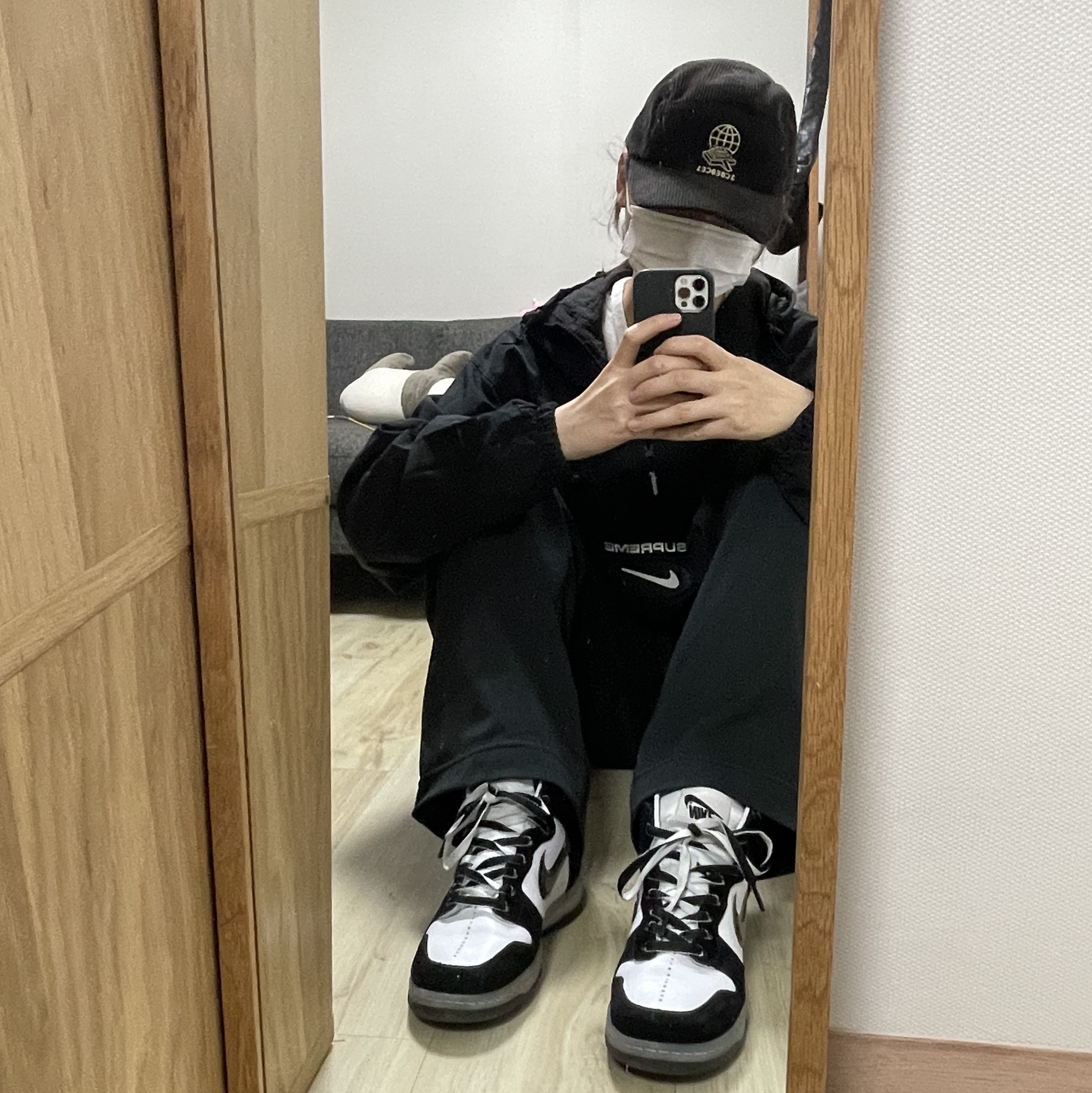 Nike x Slam Jam Dunk High SP Clear Black, Supreme x Nike Jewel Reversible Ripstop Anorak Black - 20FW 착용 스타일