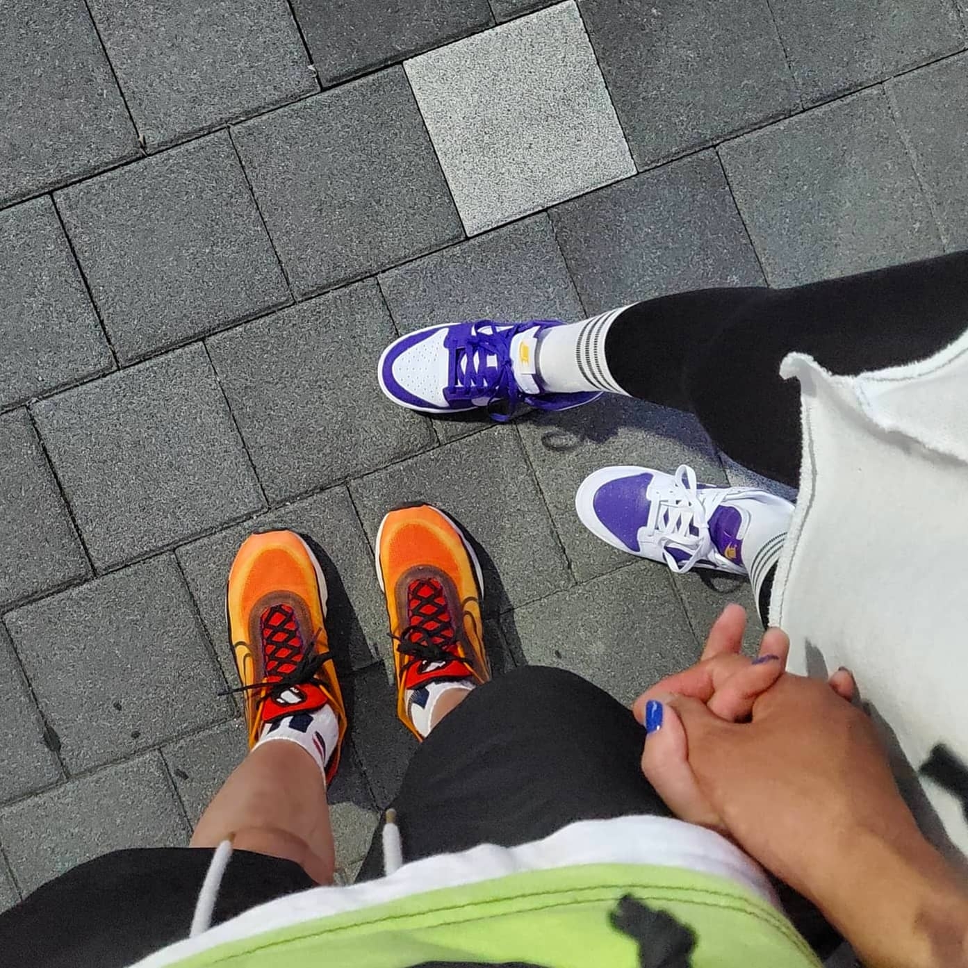 (W) Nike Dunk Low SE Flip, (W) Nike Air Max 2090 Lava Glow 착용 스타일 - 1