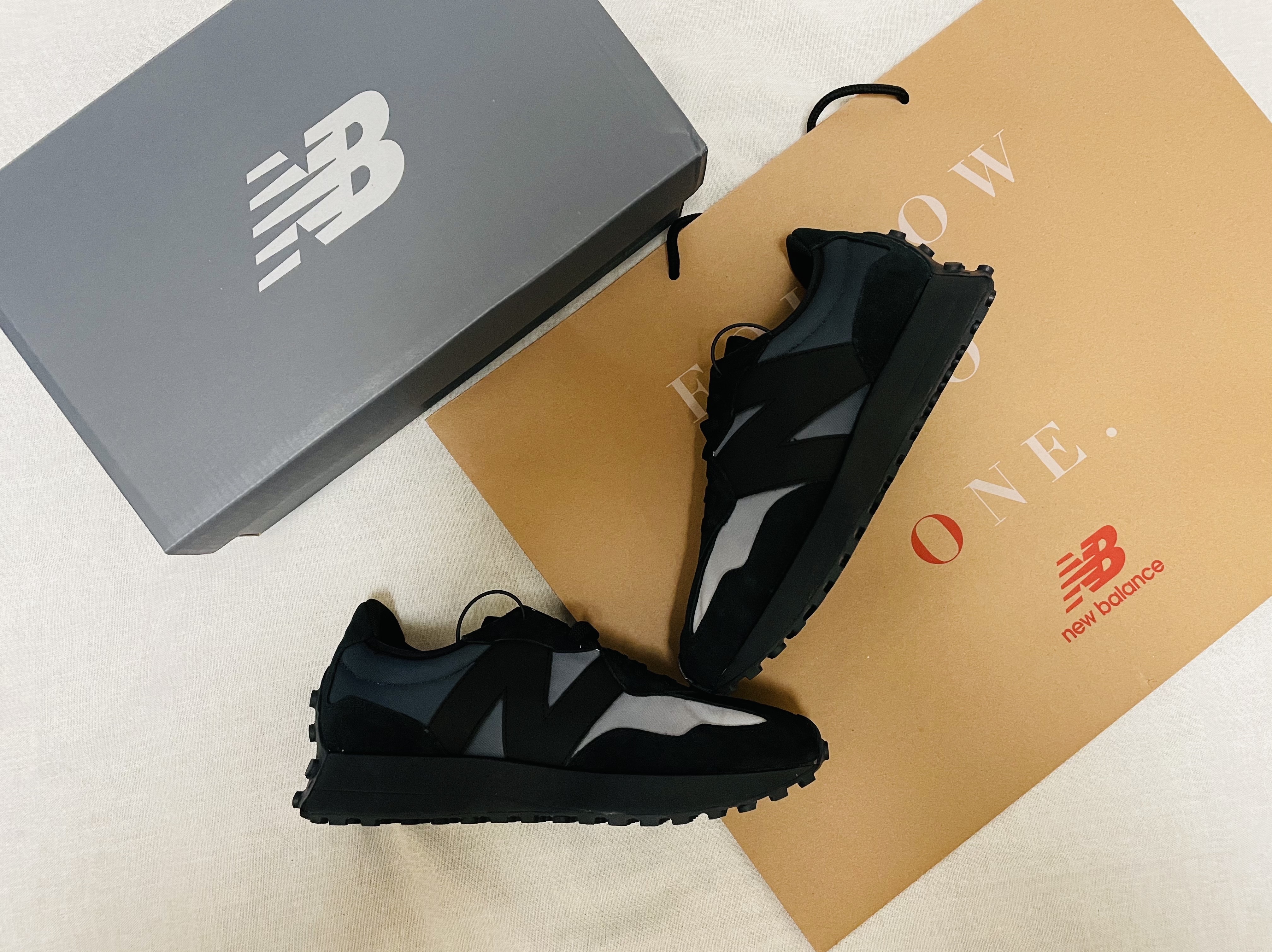 New Balance 327 Black Summer Fog 착용 스타일 - 2