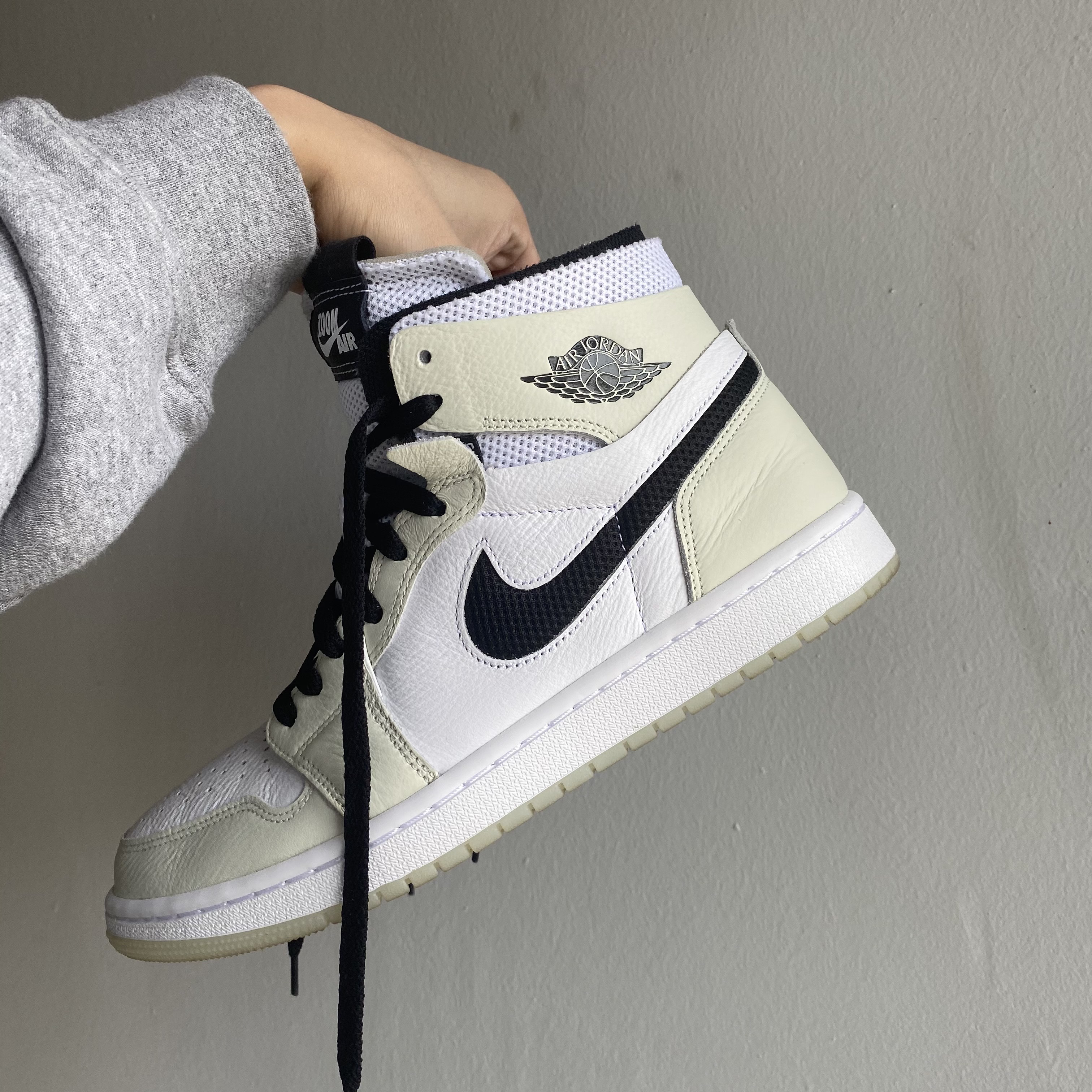 (W) Jordan 1 Zoom Air CMFT Light Bone 착용 스타일