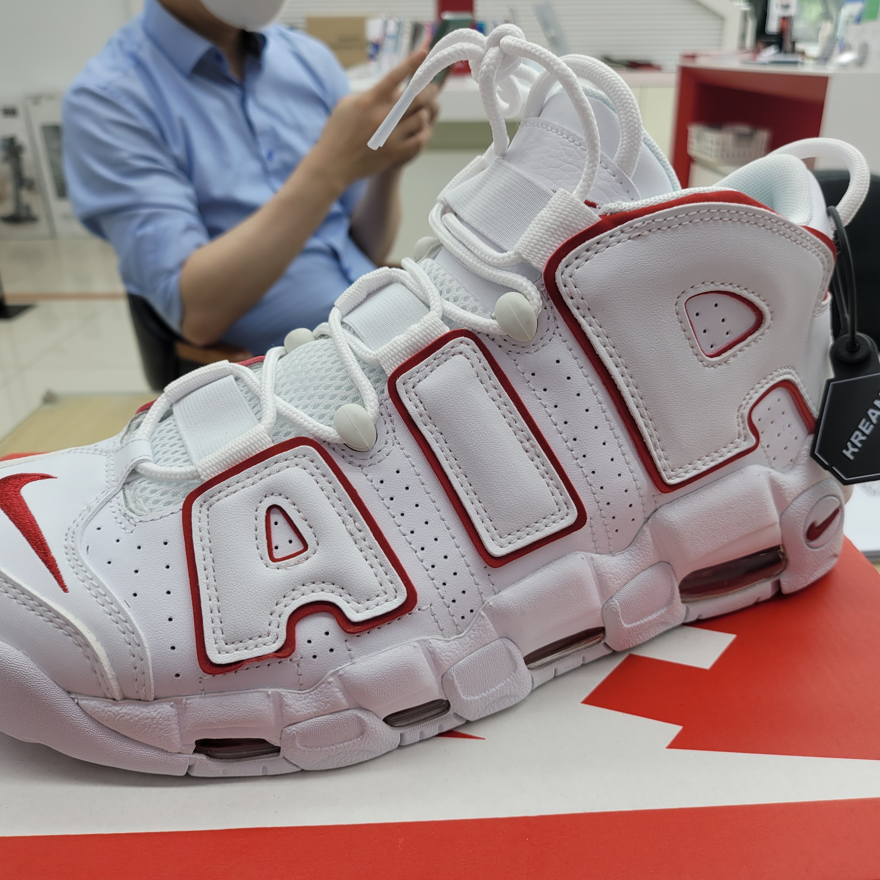 Nike Air More Uptempo White Varsity Red 2021 착용 스타일 - 2