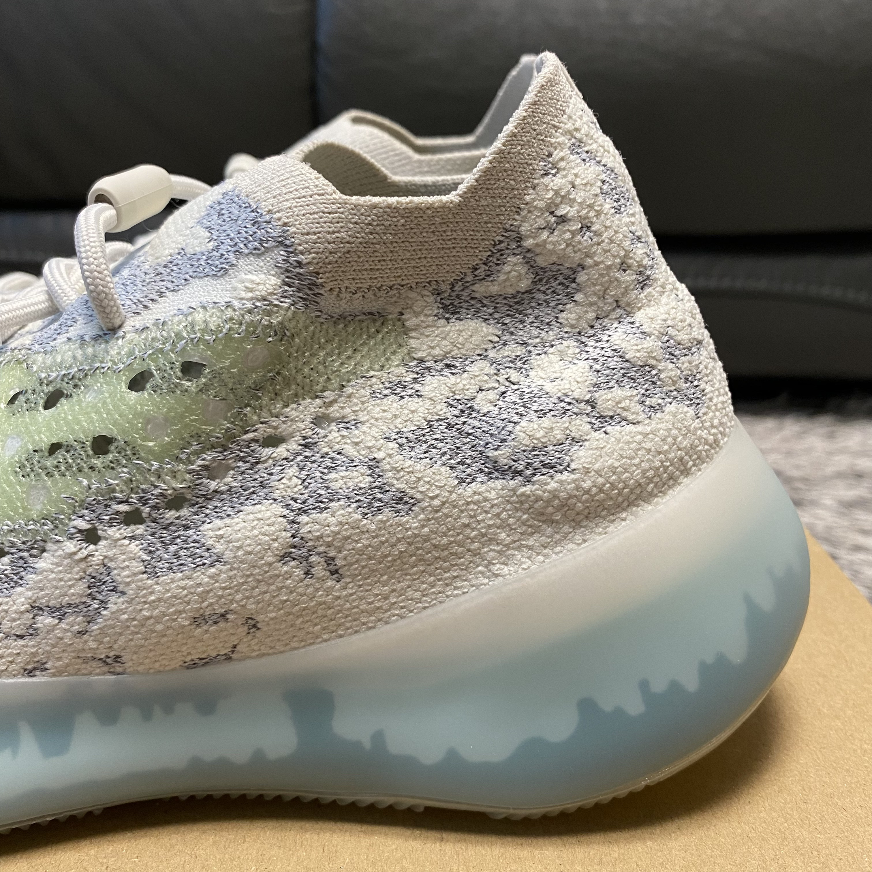 Adidas Yeezy Boost 380 Alien Blue - Reflective 착용 스타일 - 3