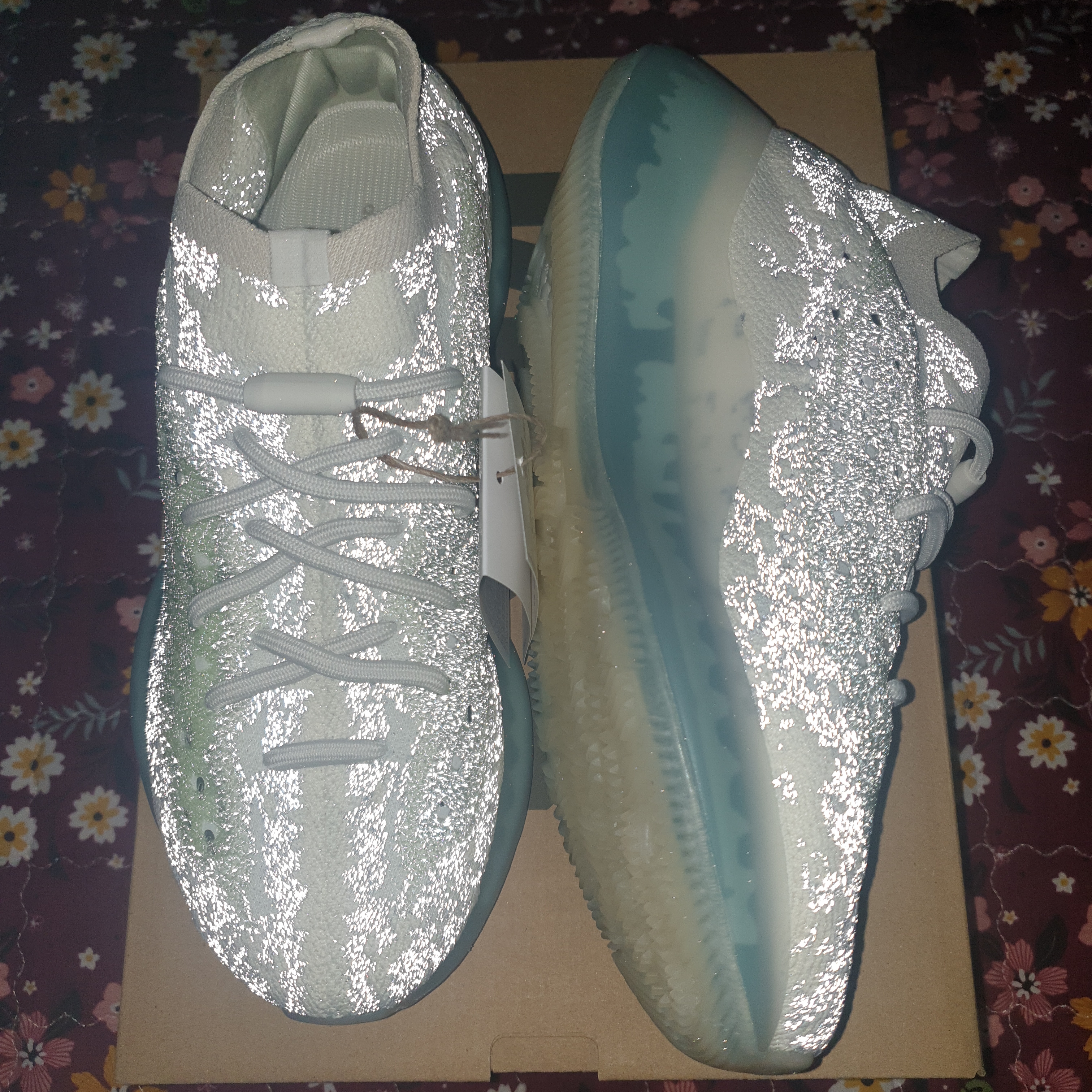 Adidas Yeezy Boost 380 Alien Blue - Reflective 착용 스타일 - 2