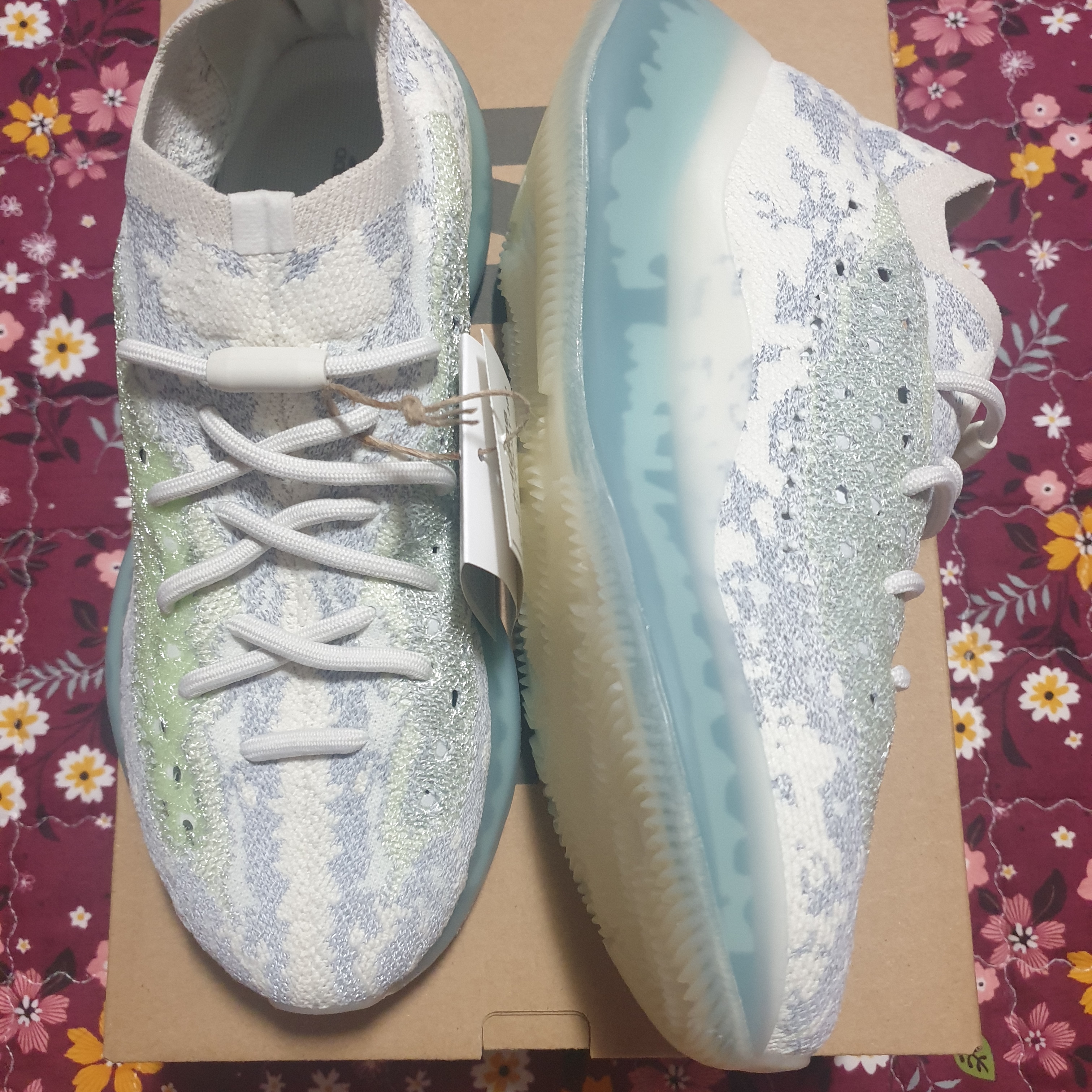 Adidas Yeezy Boost 380 Alien Blue - Reflective 착용 스타일 - 1