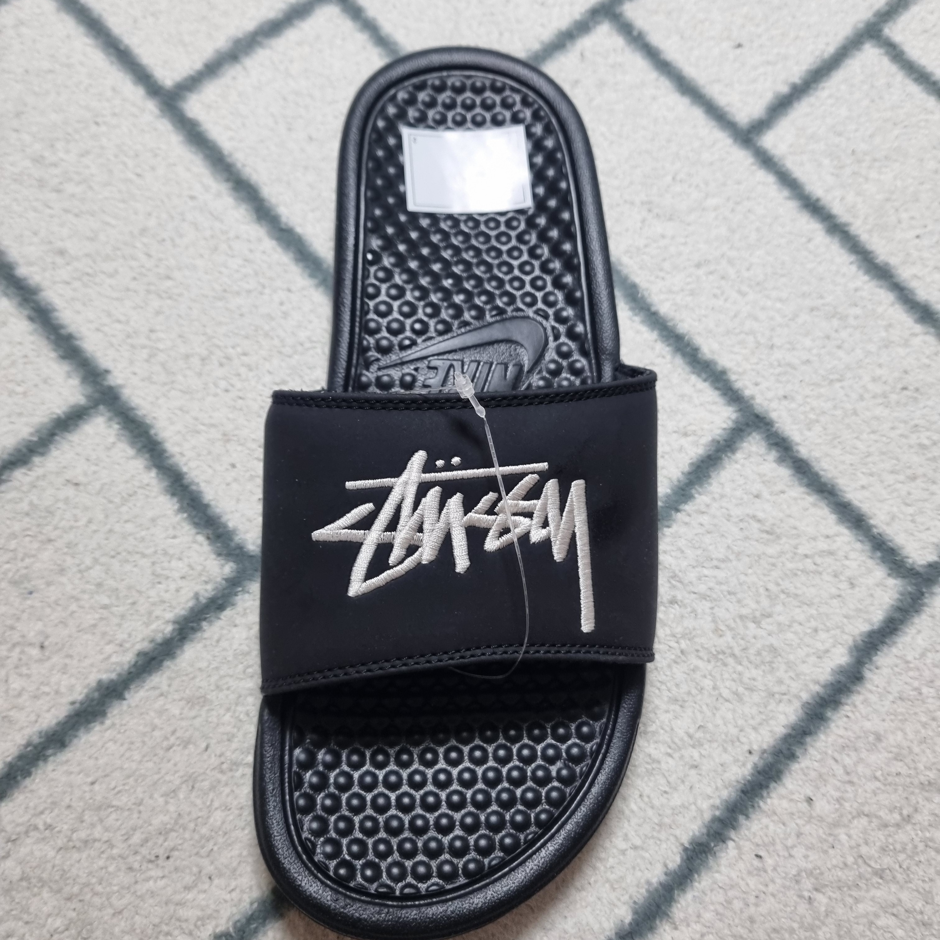 Nike x Stussy Benassi Slide Black 착용 스타일 - 1