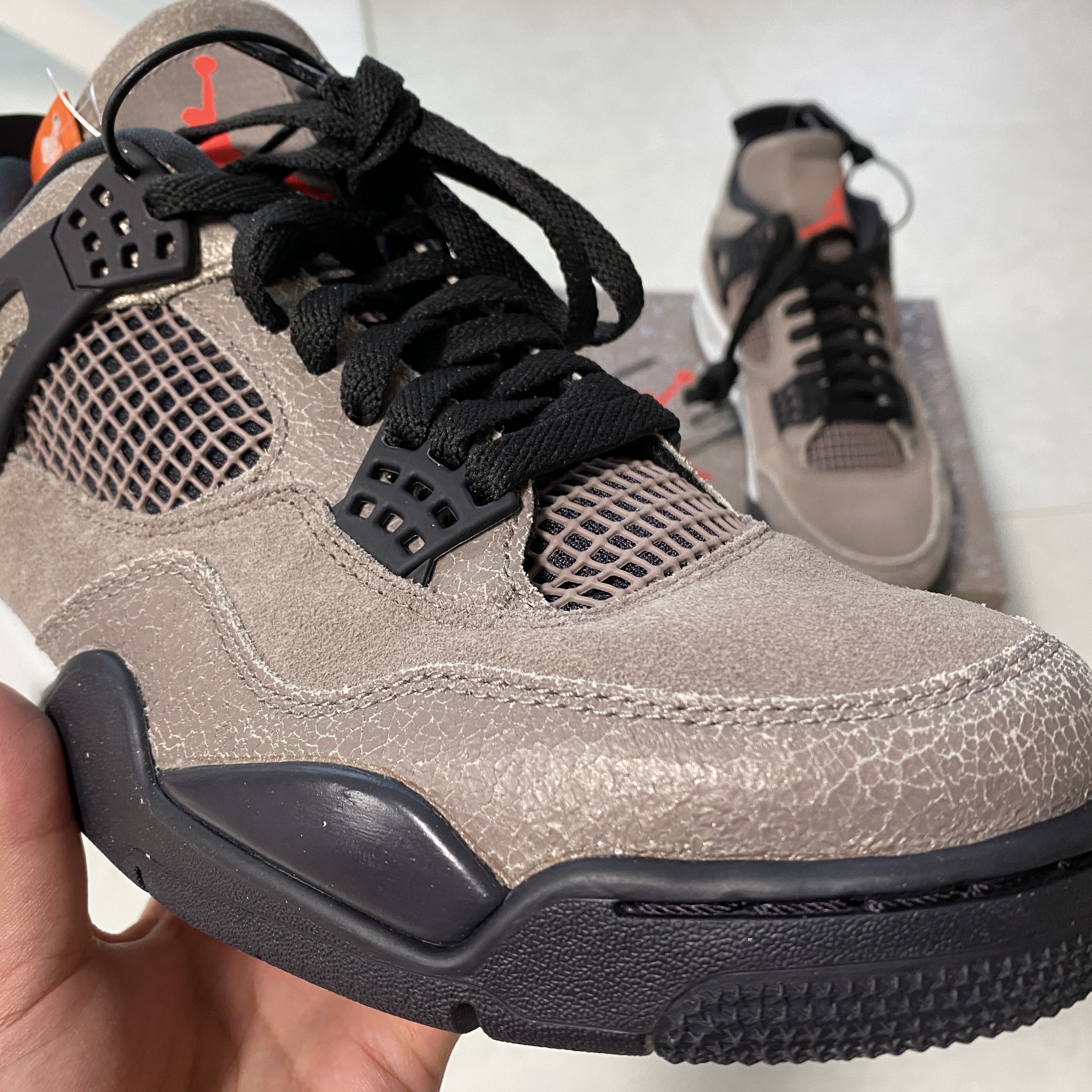 Jordan 4 Retro Taupe Haze 착용 스타일 - 3