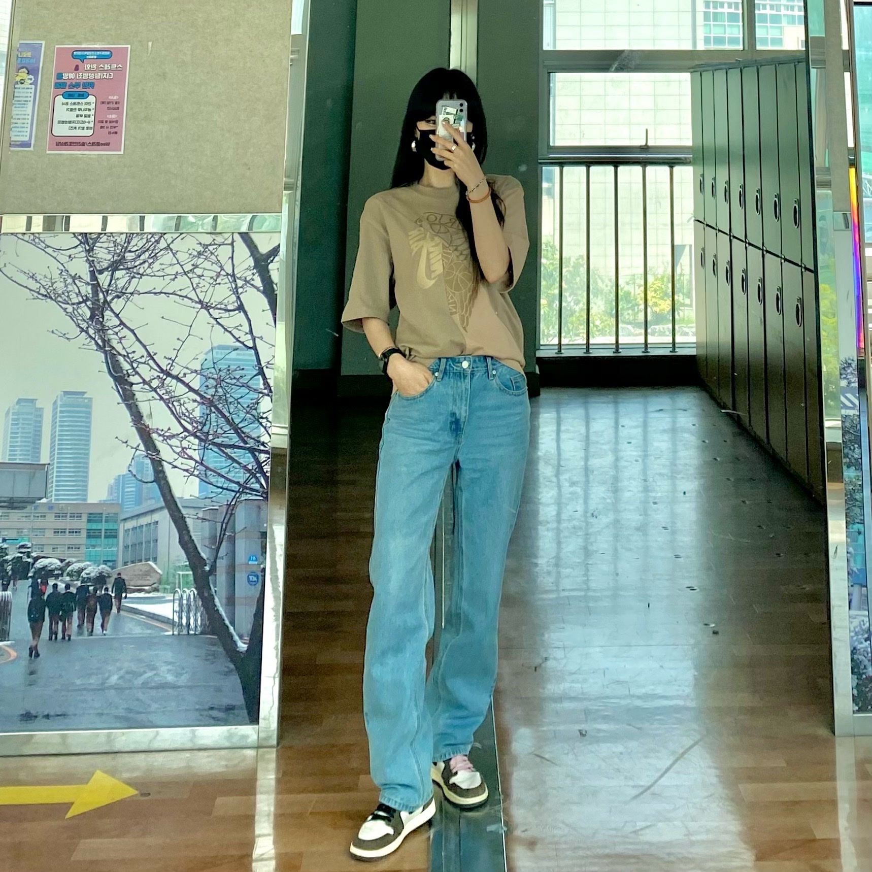 Jordan 1 x Travis Scott Retro High OG SP Mocha, Jordan x Travis Scott S/S Top - Asia 착용 스타일 - 1