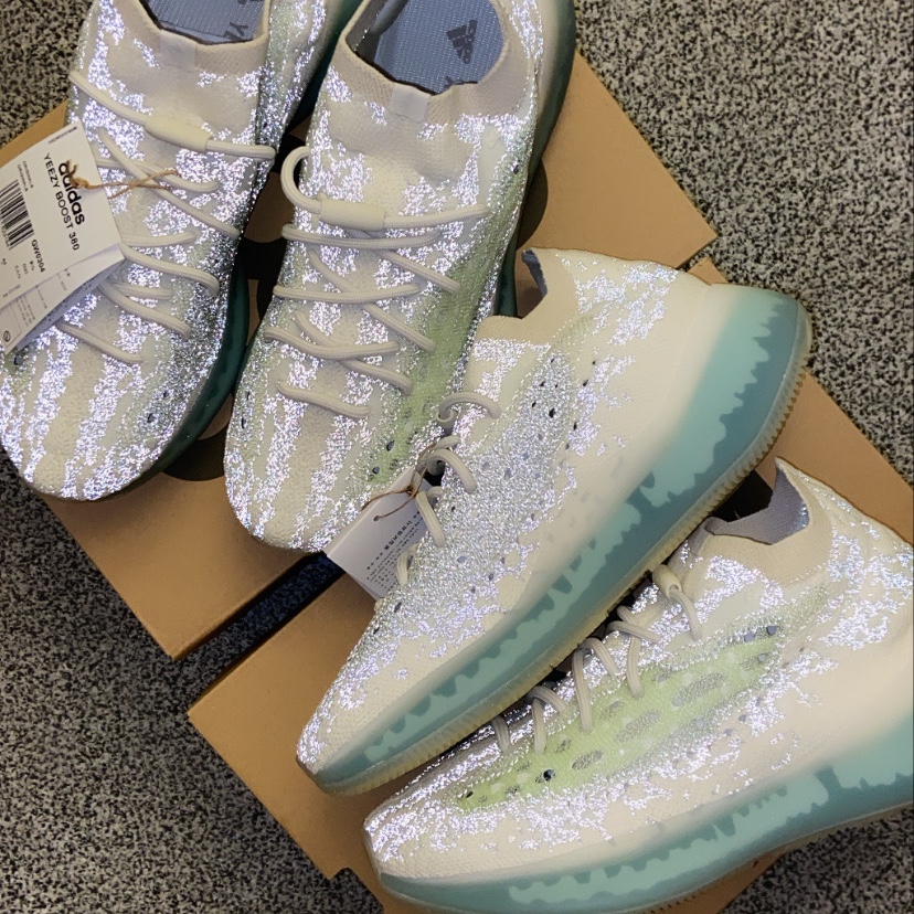 Adidas Yeezy Boost 380 Alien Blue - Reflective 착용 스타일 - 1