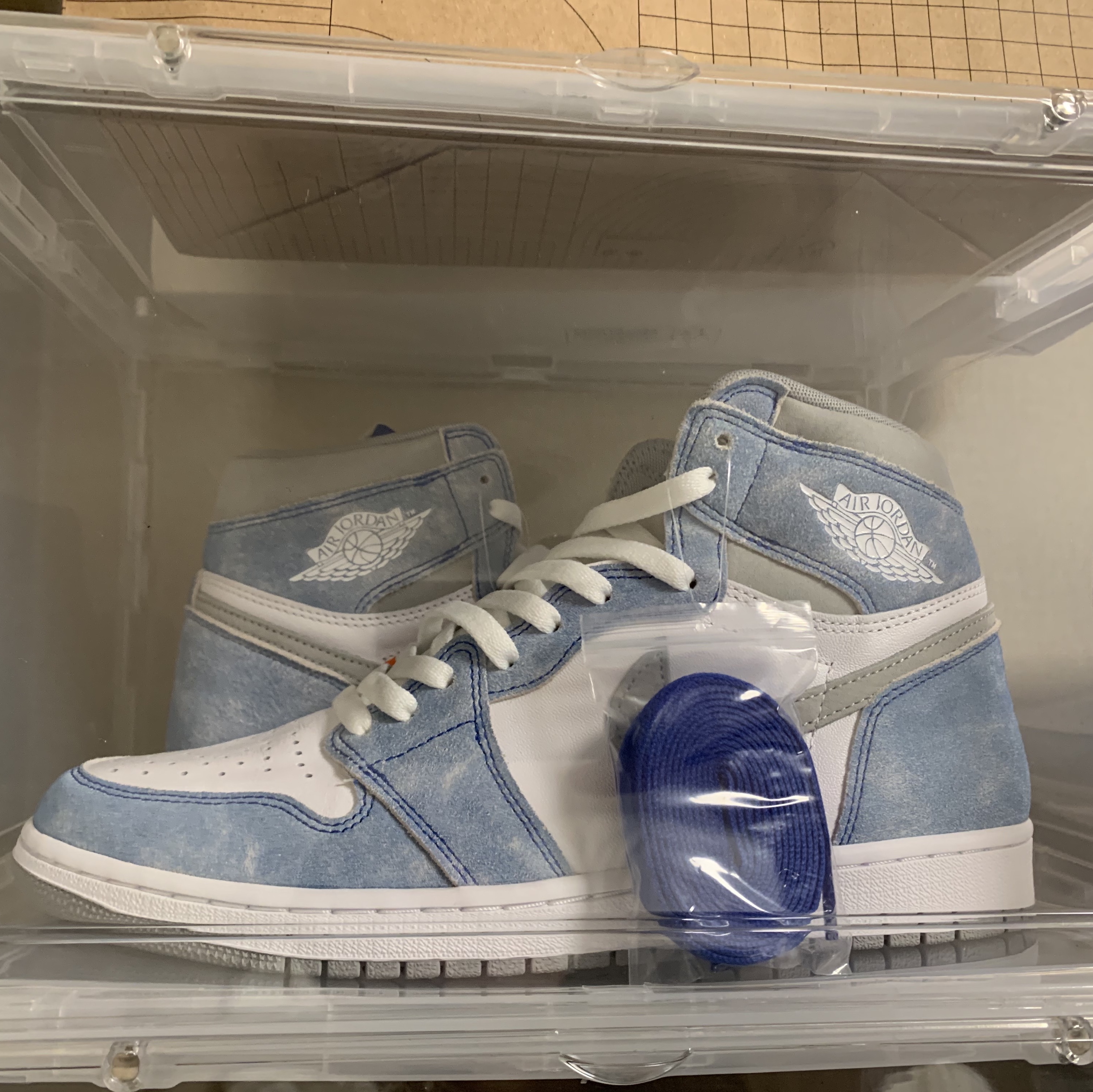 Jordan 1 Retro High OG Hyper Royal 착용 스타일